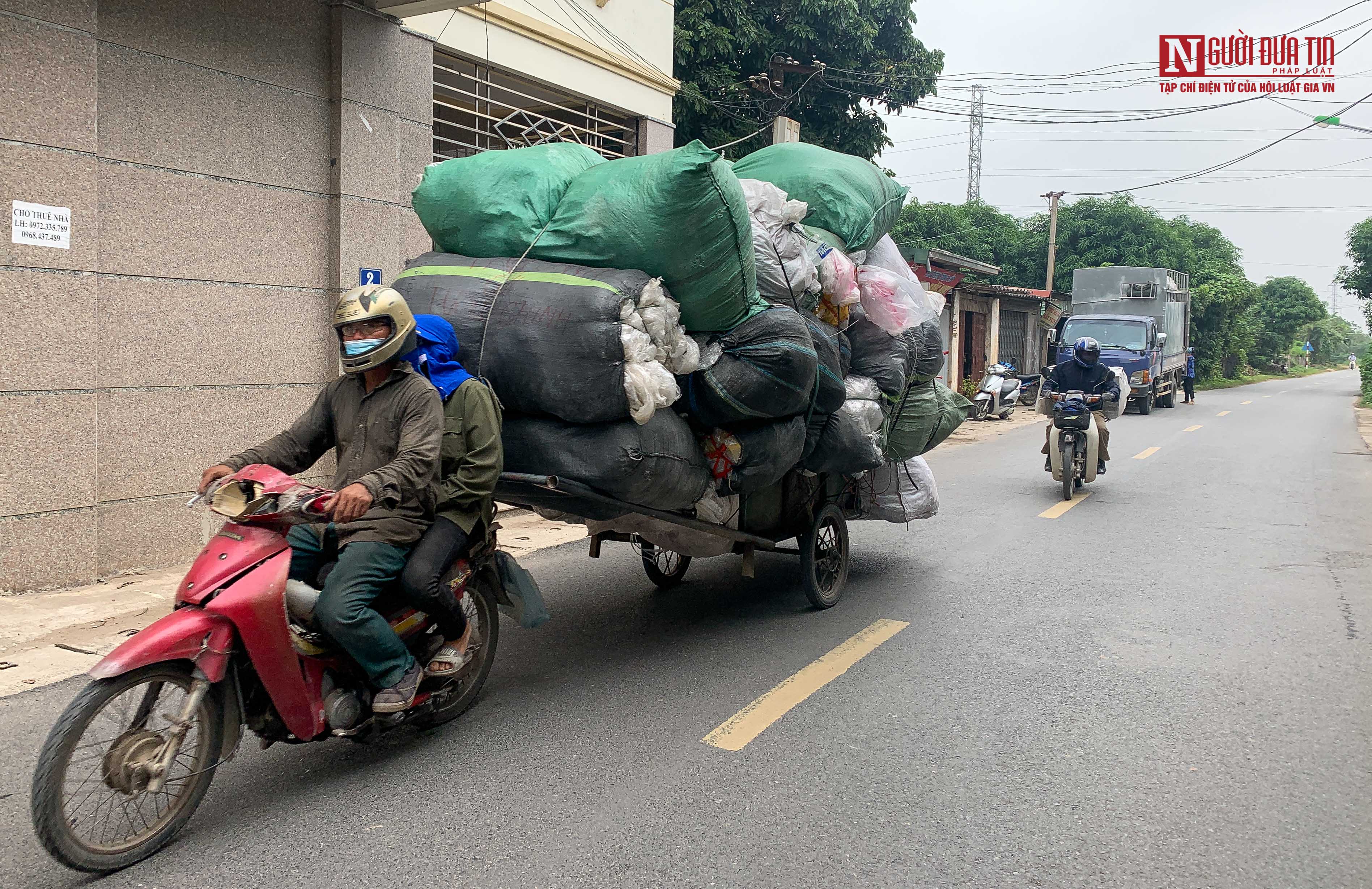 Dân sinh - Hãi hùng cảnh 'tử thần' ngông nghênh trên đường phố Hà Nội