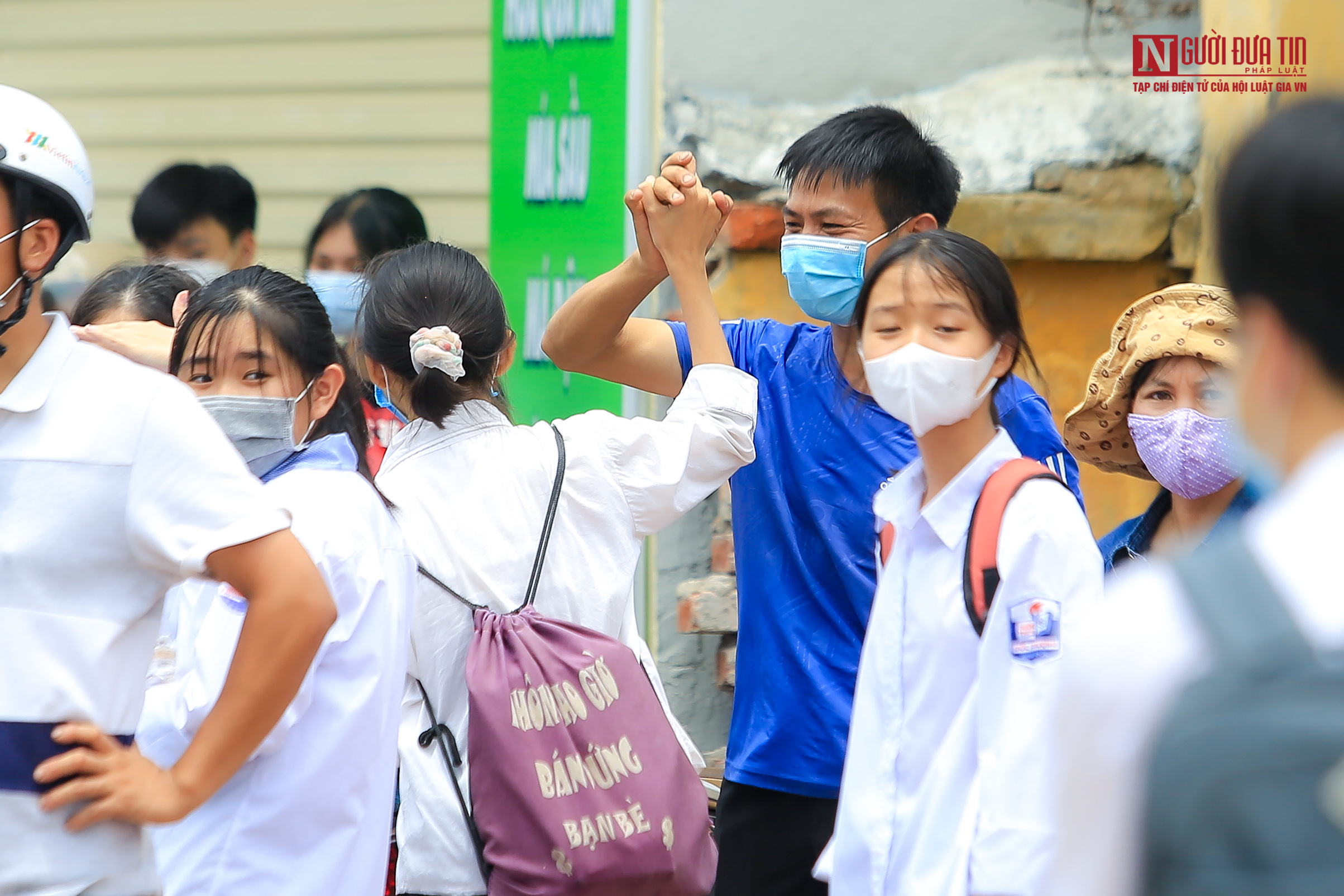 Giáo dục - Ngày thi đầu tiên: Đề thi vừa sức, thí sinh tự tin đạt 8 điểm (Hình 11).