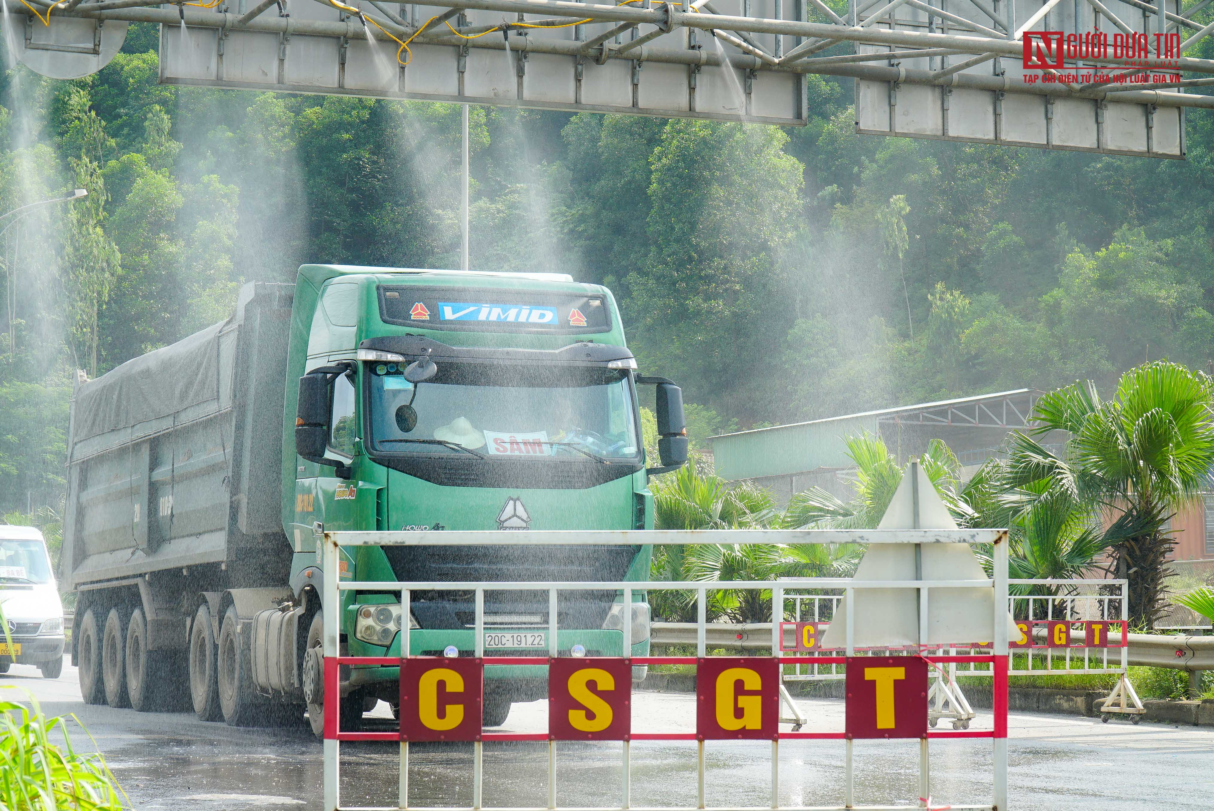 Sự kiện - Cận cảnh giàn phun khử khuẩn các phương tiện tại cửa ngõ Thái Nguyên (Hình 4).