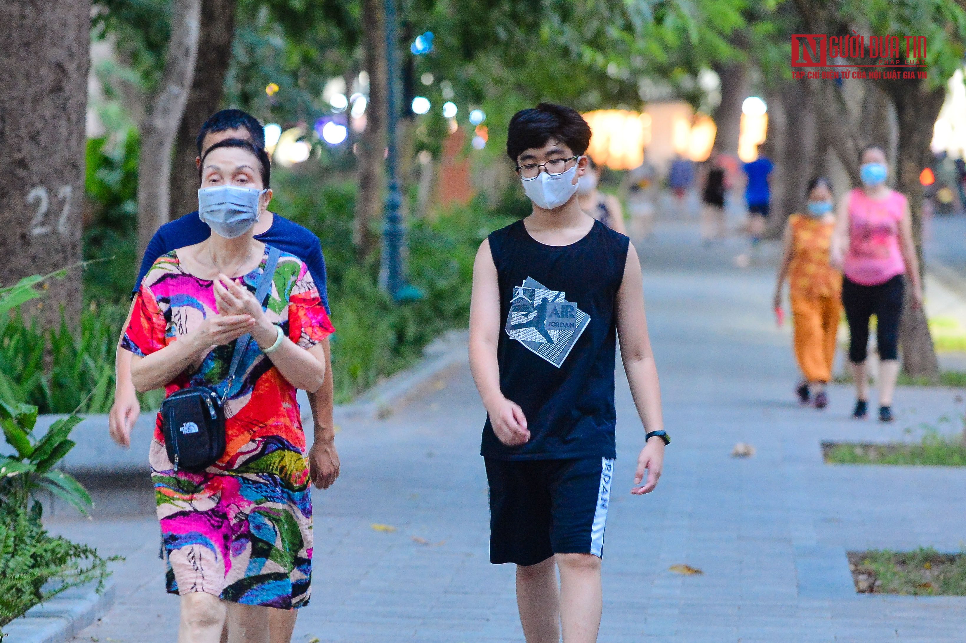 Dân sinh - Hà Nội: Căng dây, dựng rào chắn hạn chế người dân tập thể dục ngoài trời (Hình 7).