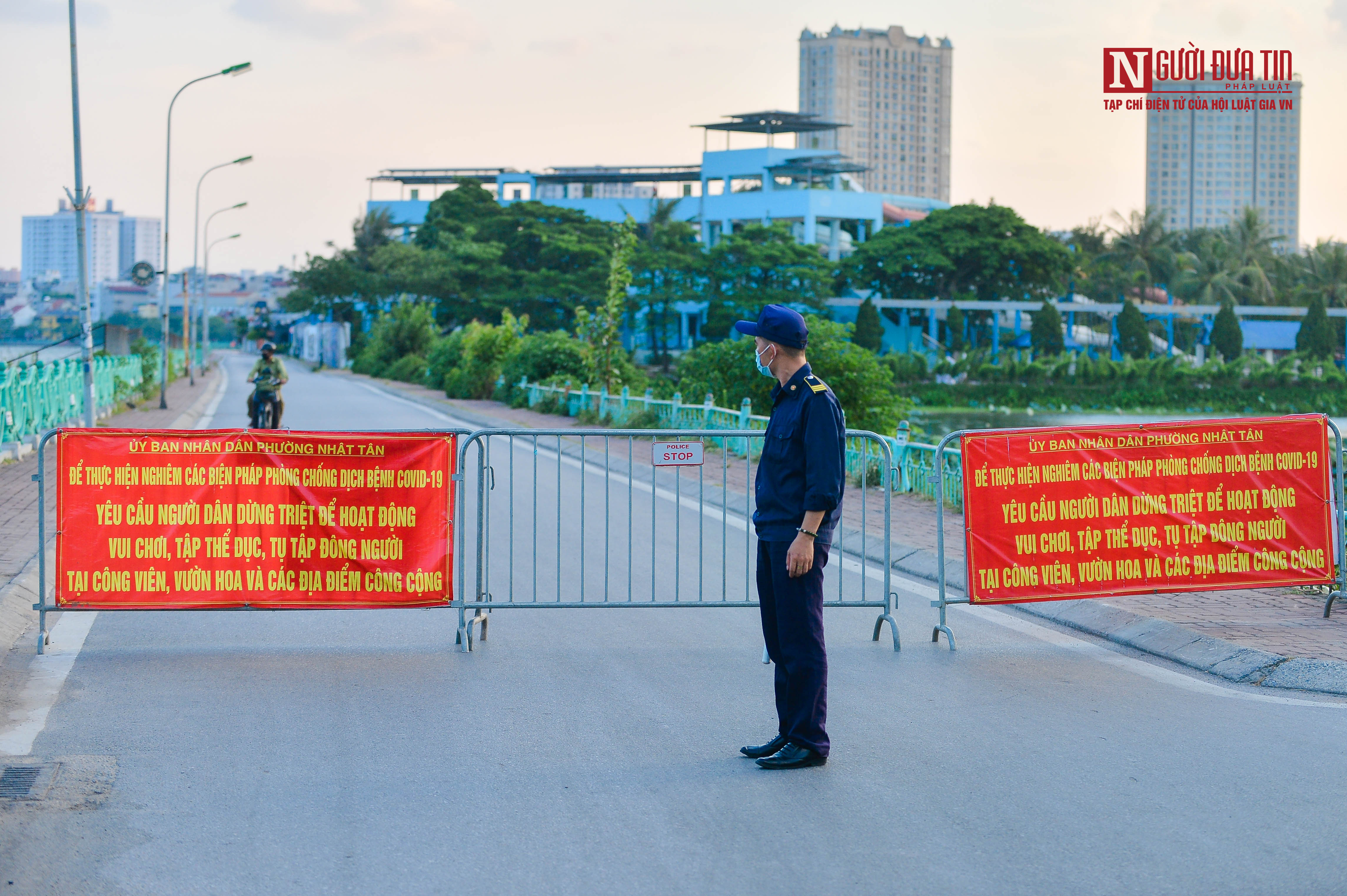 Dân sinh - Hà Nội: Căng dây, dựng rào chắn hạn chế người dân tập thể dục ngoài trời (Hình 12).