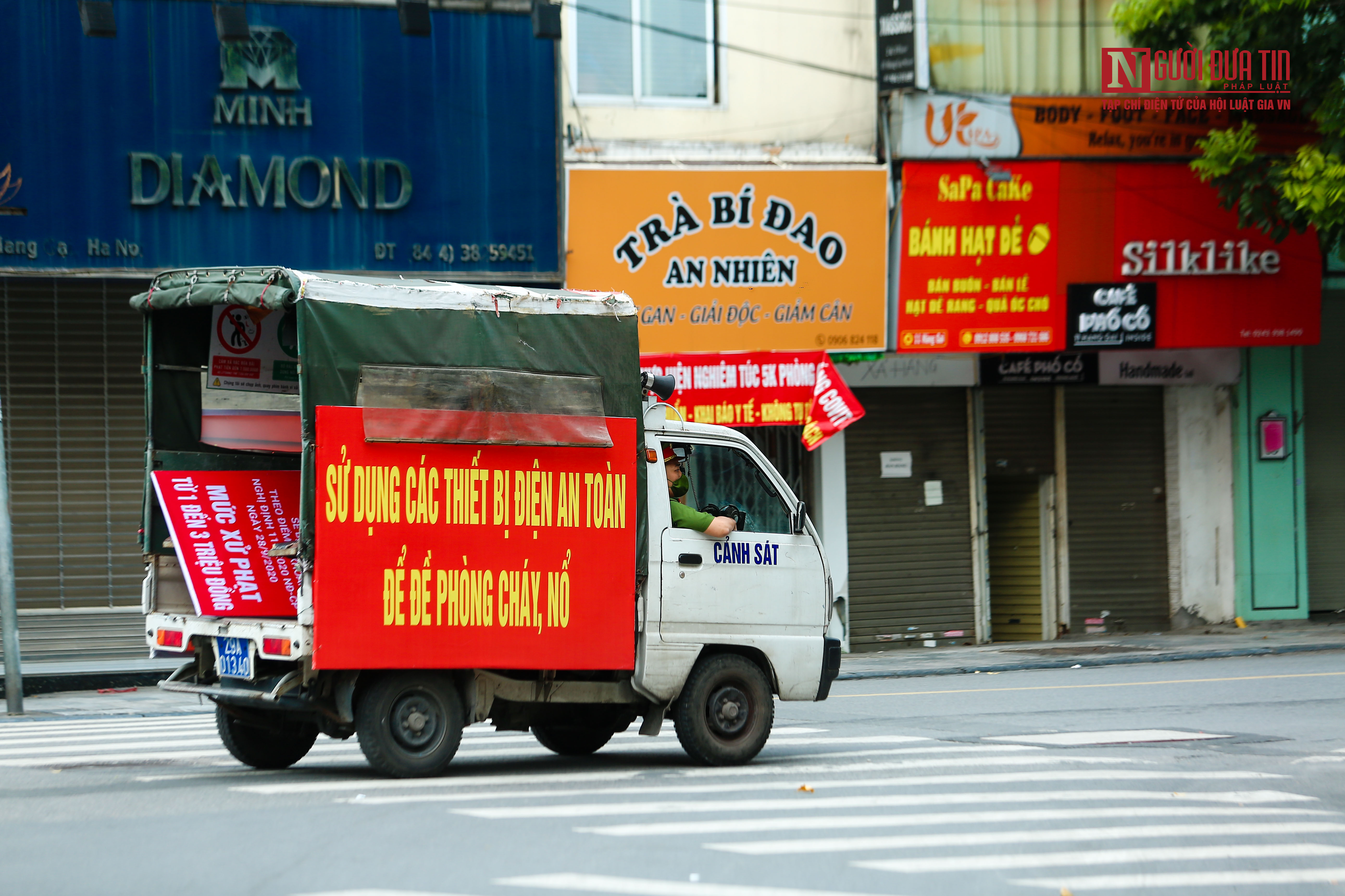 Sự kiện - Đang chạy bộ, người dân bỏ chạy khi gặp lực lượng chức năng (Hình 3).