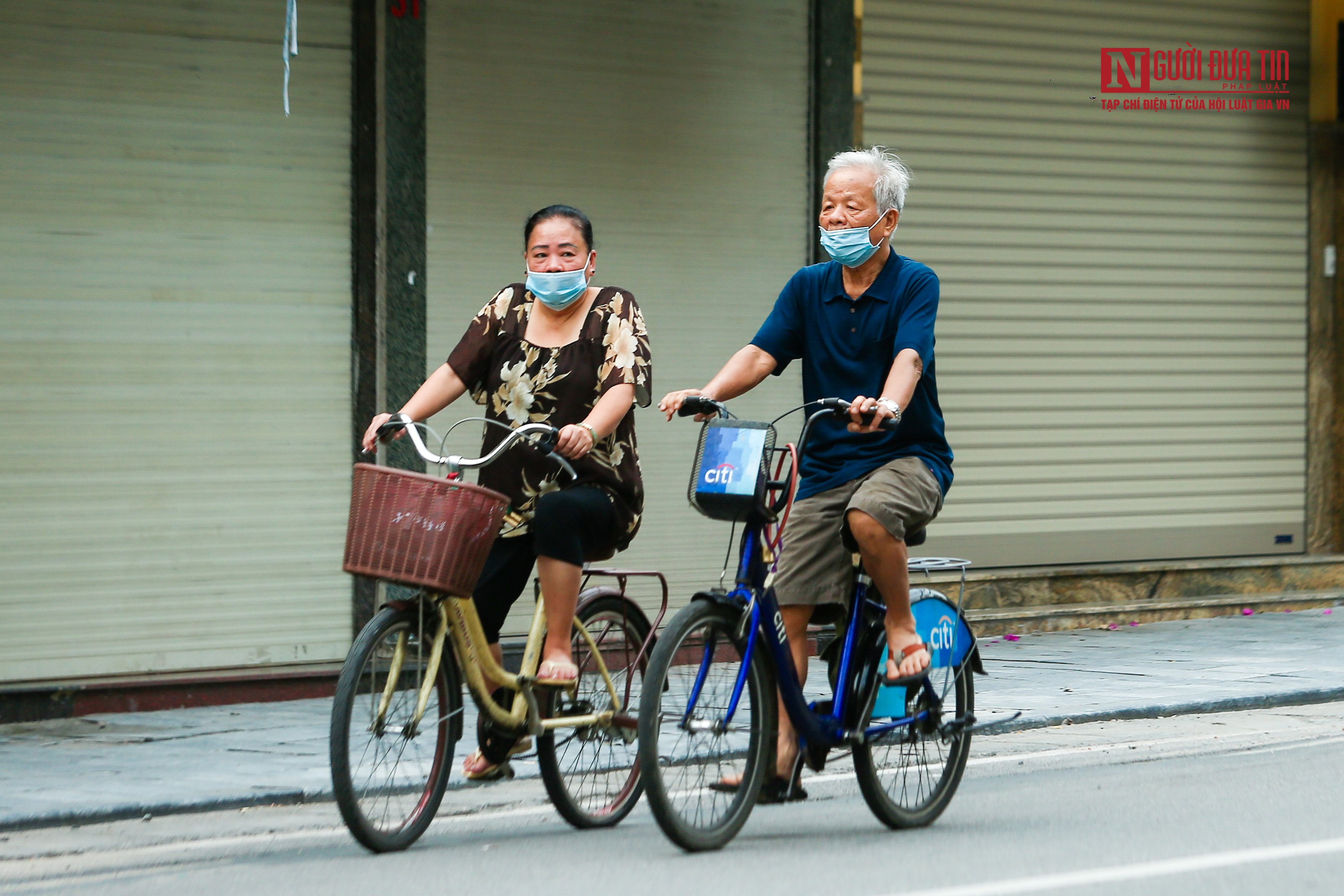 Sự kiện - Đang chạy bộ, người dân bỏ chạy khi gặp lực lượng chức năng (Hình 7).