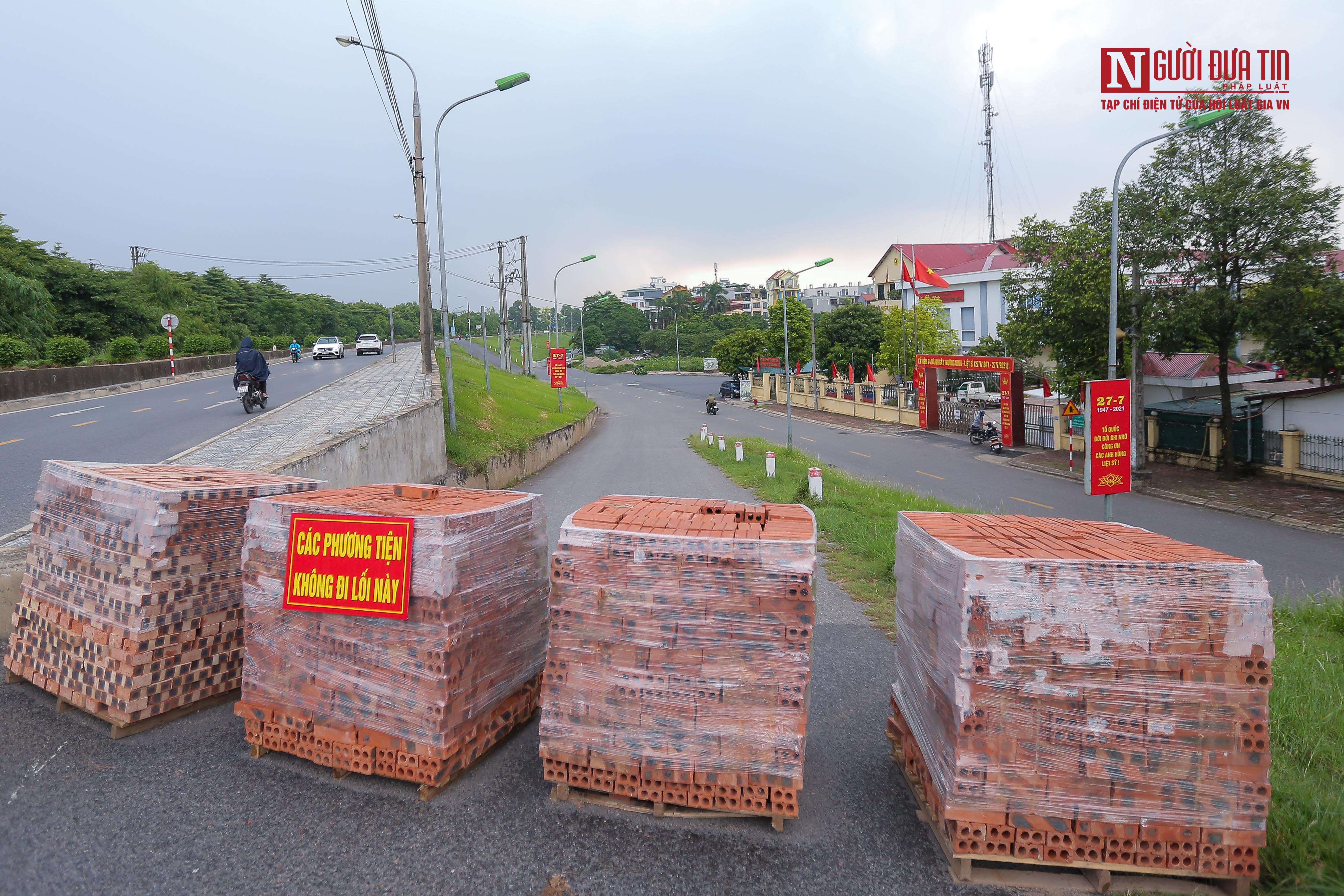 Dân sinh - Hà Nội: Dùng container, xe tải, bê tông... làm chốt cứng chống dịch (Hình 9).