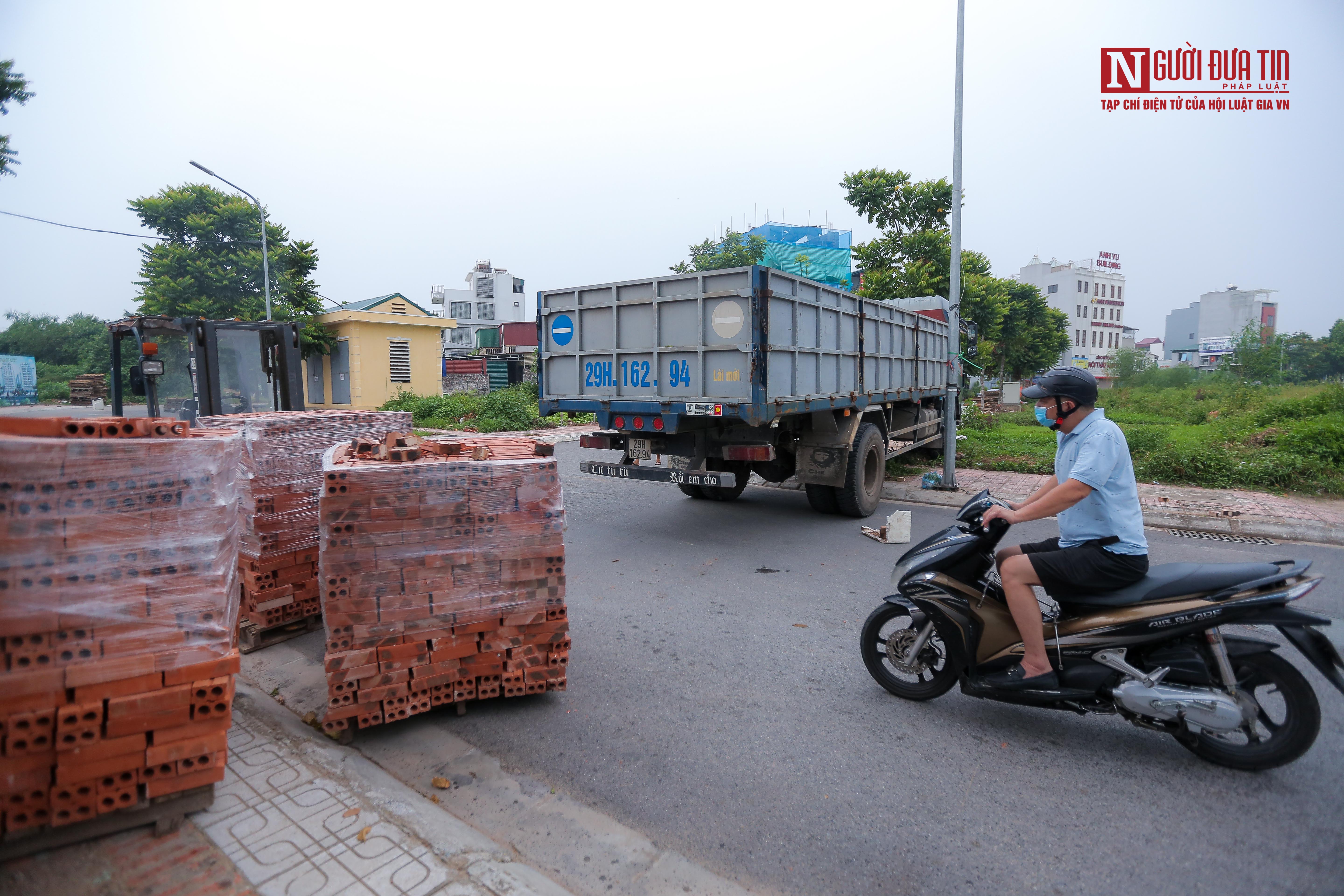 Dân sinh - Hà Nội: Dùng container, xe tải, bê tông... làm chốt cứng chống dịch (Hình 11).