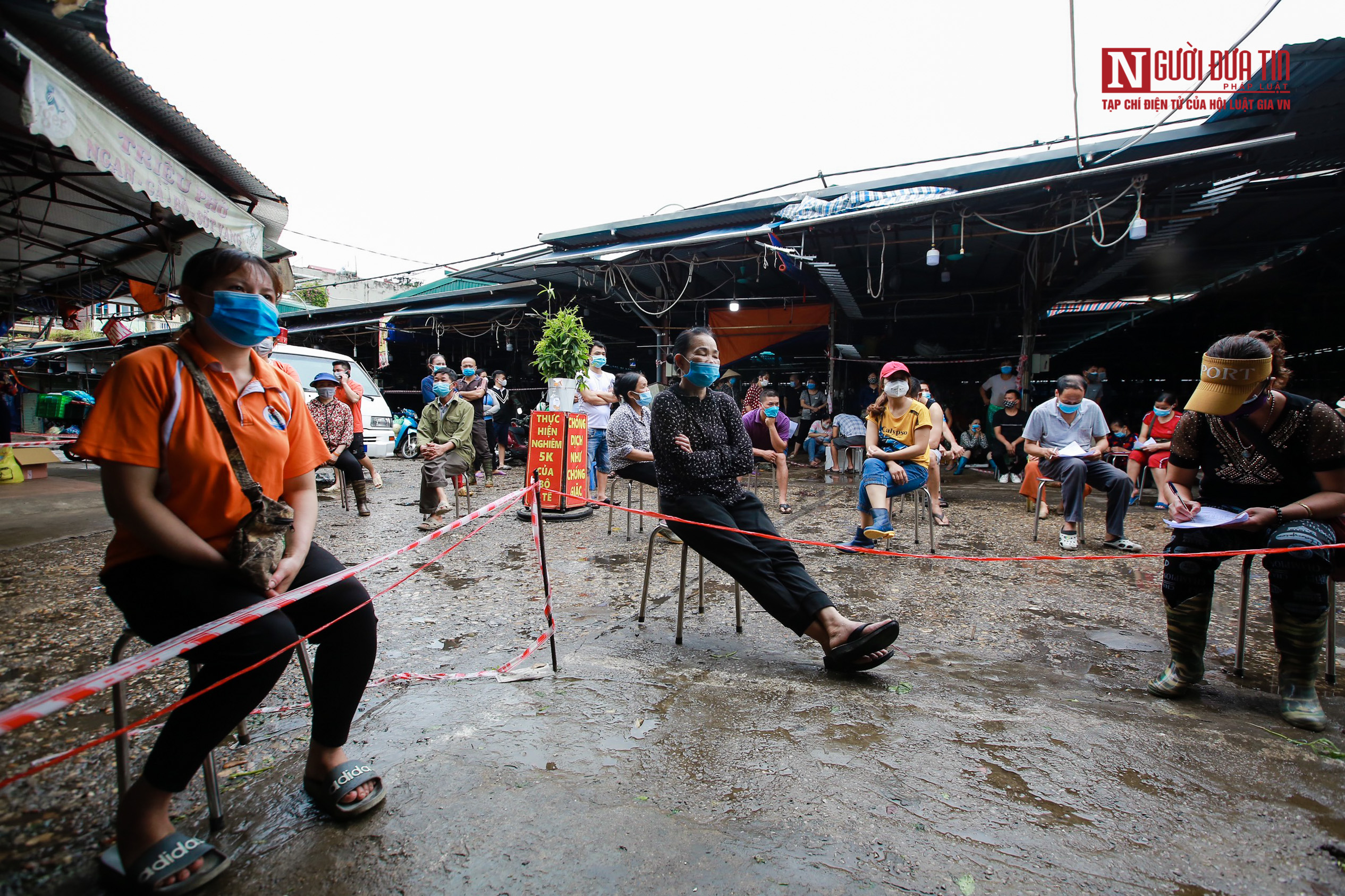 Dân sinh - Hà Nội xét nghiệm cho 300 tiểu thương sau khi phát hiện ca dương tính (Hình 5).