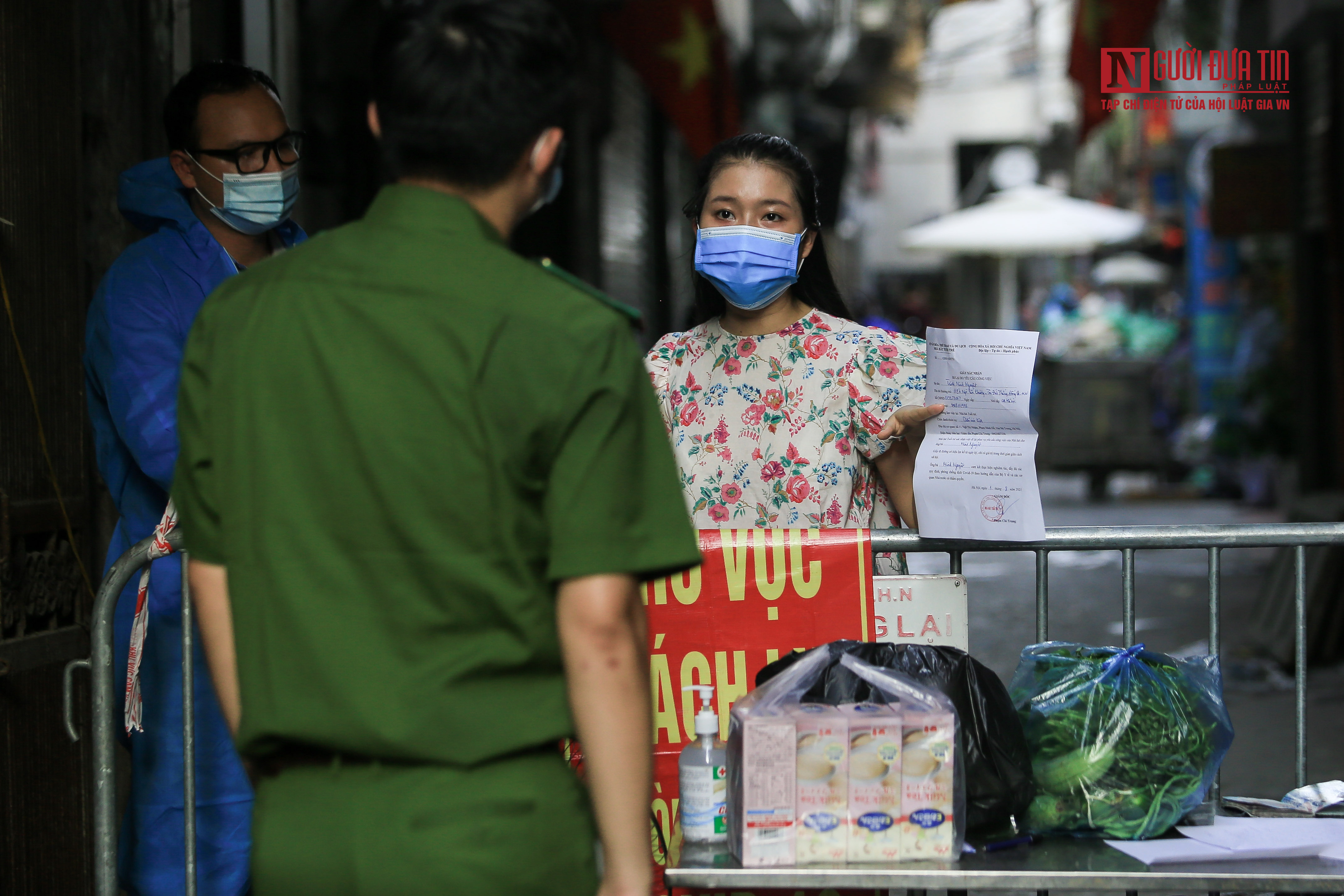 Sự kiện - Hà Nội: Lấy hàng nghìn mẫu xét nghiệm tại 'điểm nóng' về dịch (Hình 2).