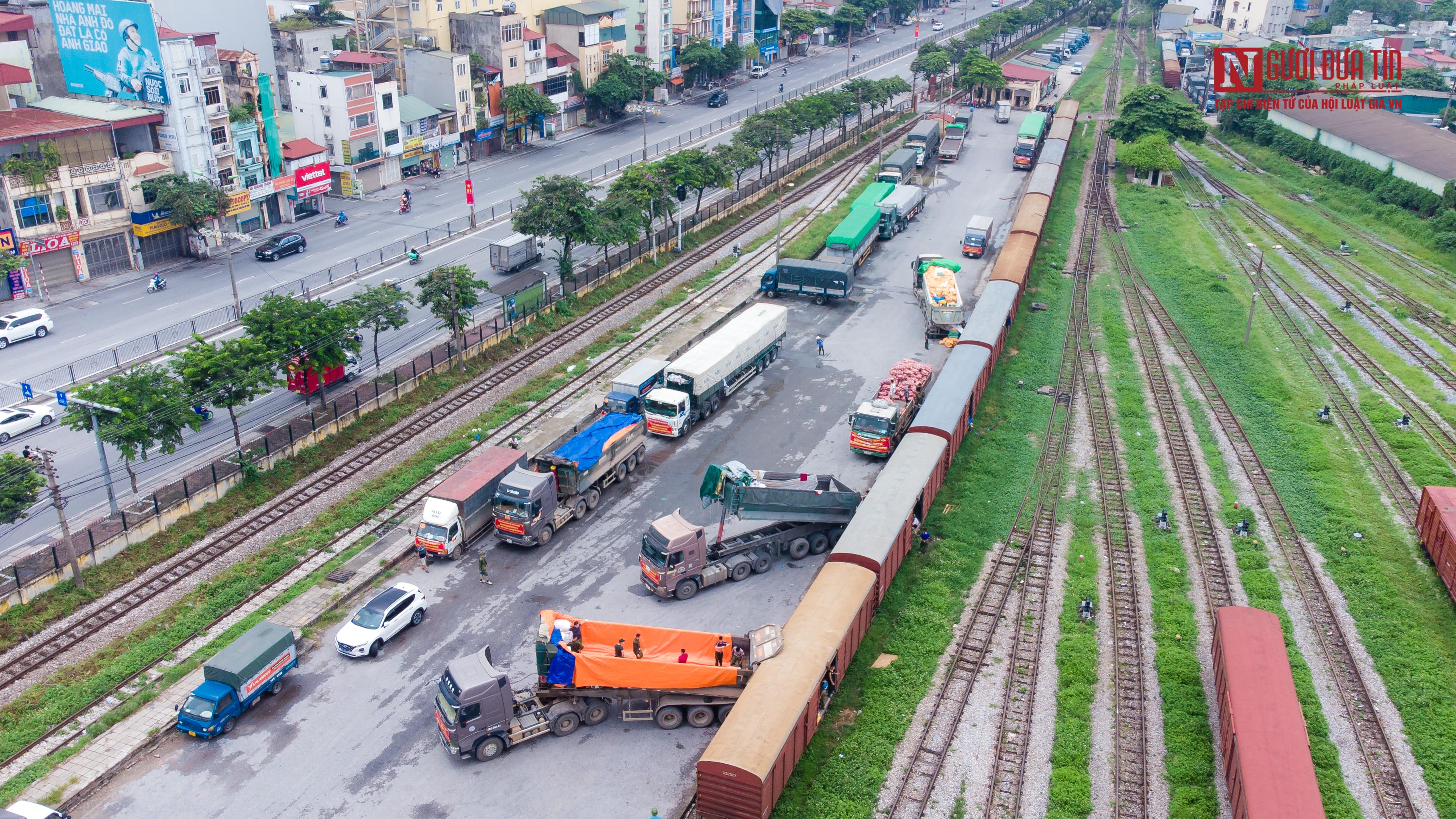 Sự kiện - Vận chuyển gạo và nhu yếu phẩm hỗ trợ TP. HCM, Bình Dương chống dịch