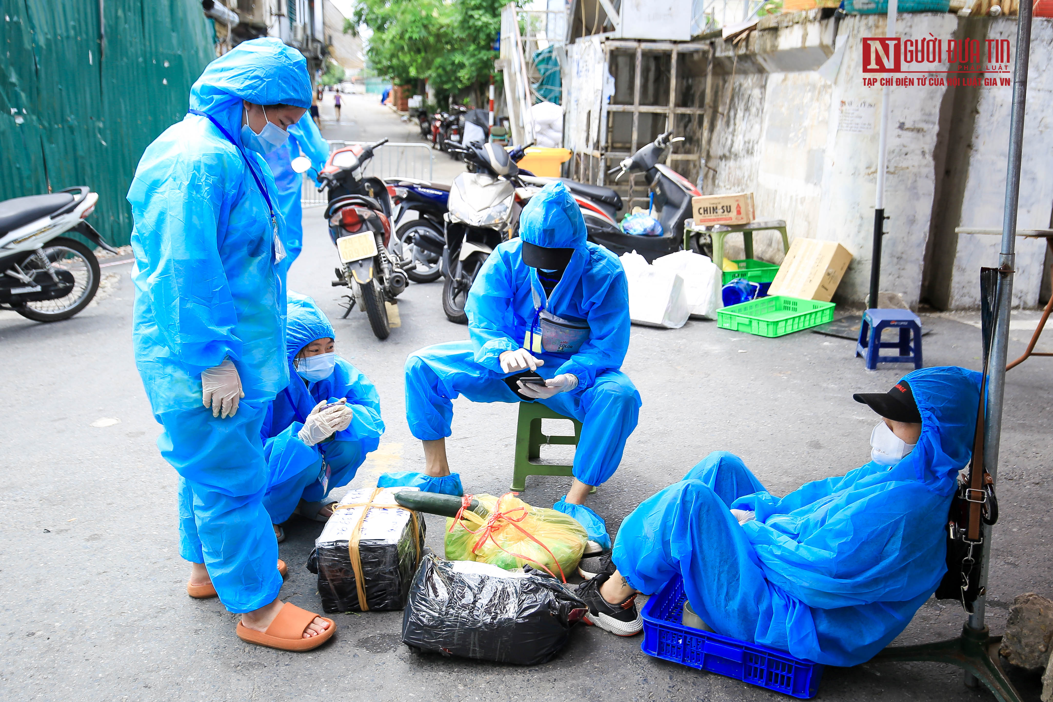 Bĩnh tĩnh sống - 'Hãy thông cảm cho chúng tôi, chúng tôi cũng rất mệt' (Hình 12).