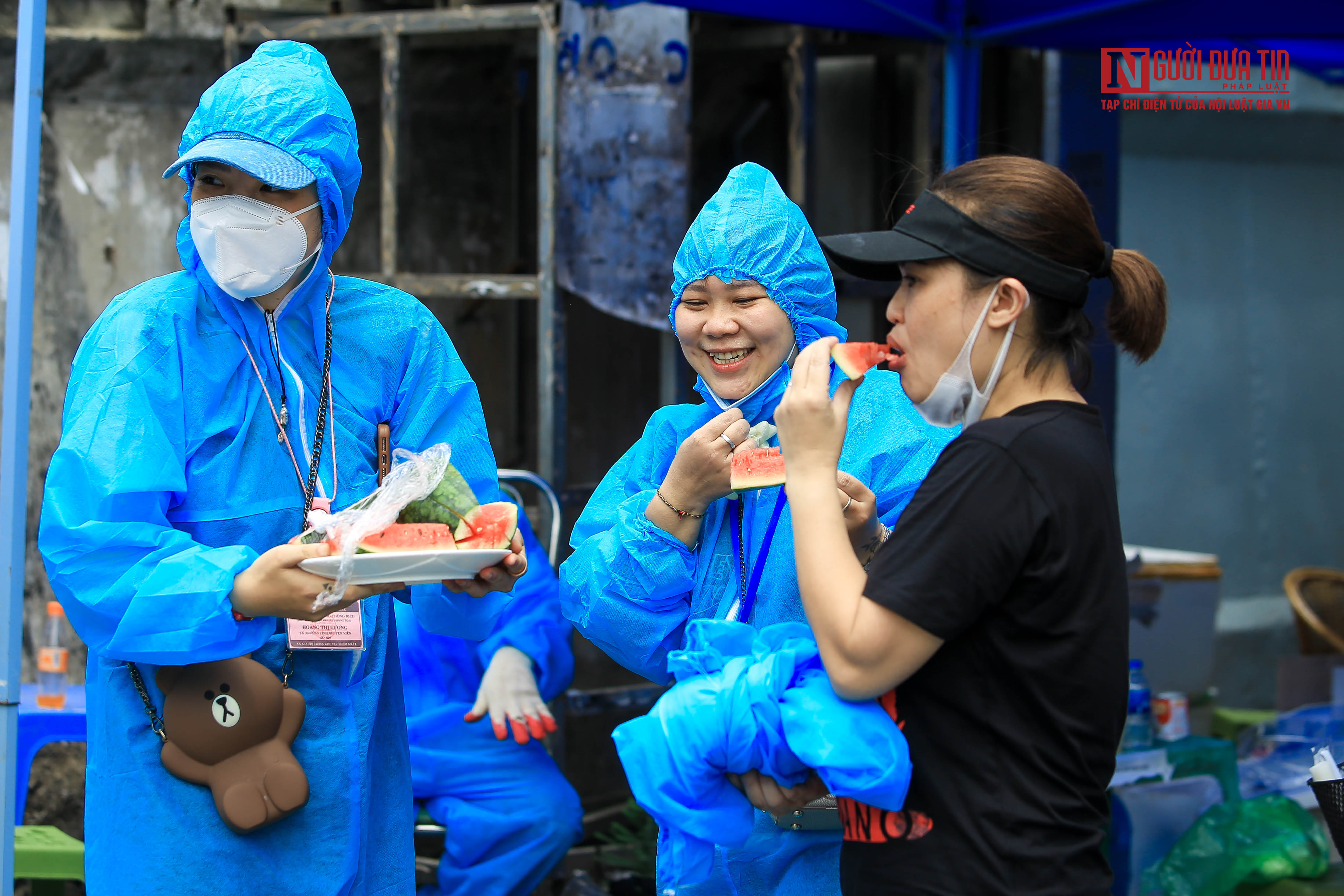 Bĩnh tĩnh sống - 'Hãy thông cảm cho chúng tôi, chúng tôi cũng rất mệt' (Hình 15).