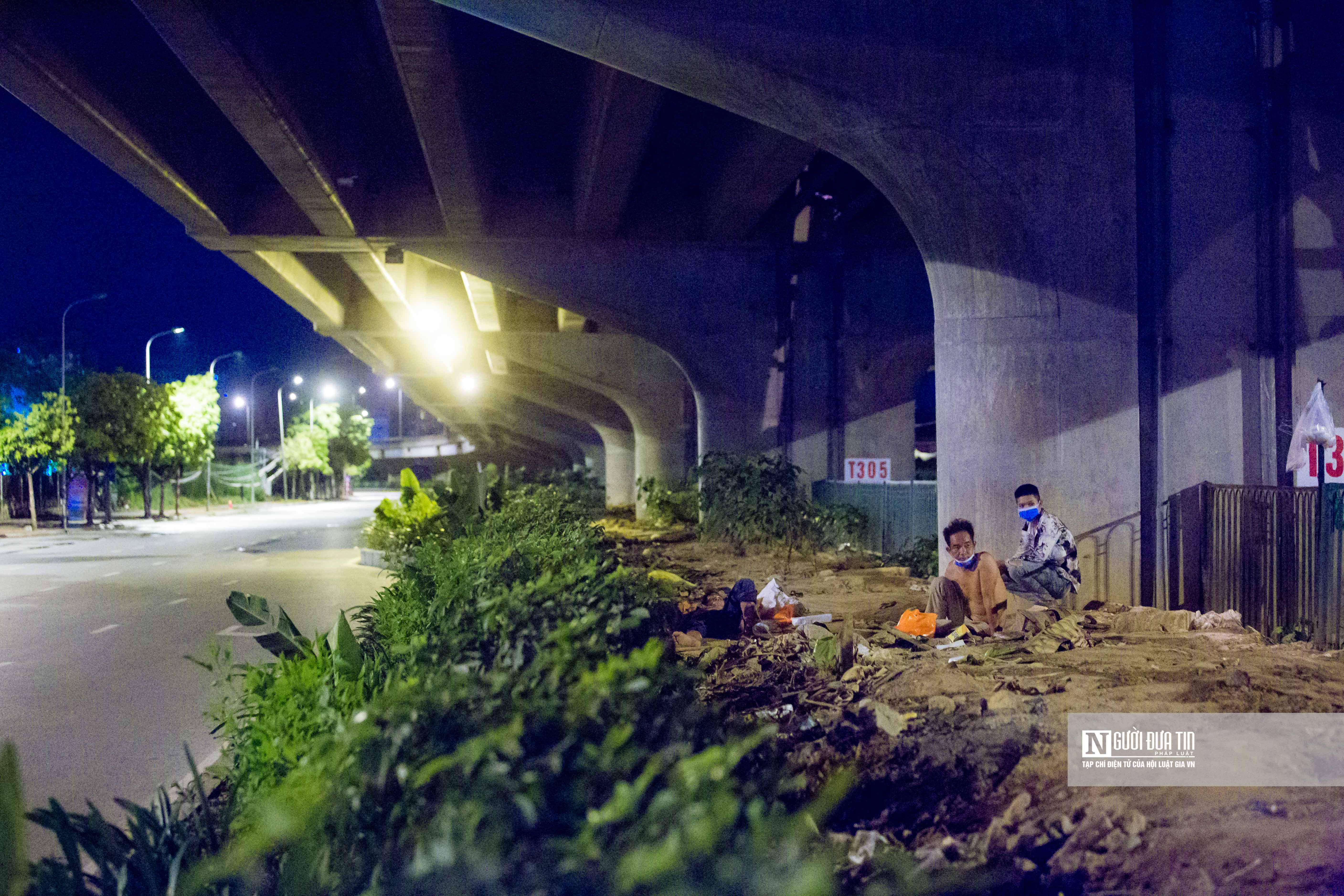 Bĩnh tĩnh sống - 'Giờ có cái ăn là may rồi. Tôi chỉ mong sao hết dịch để tiếp tục công việc' (Hình 8).