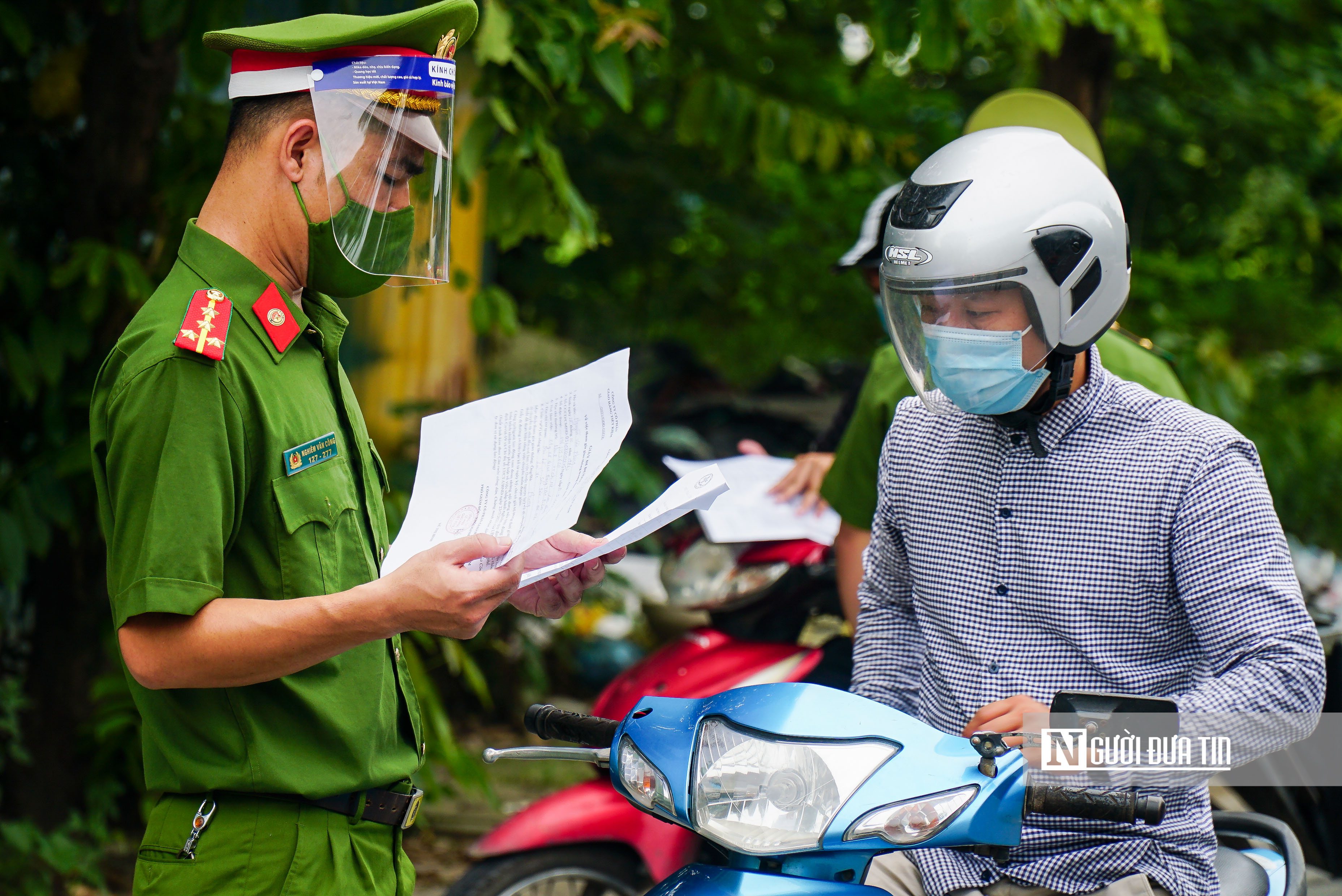 Sự kiện - Hà Nội: Bất chấp nguy hiểm để né chốt kiểm soát (Hình 9).