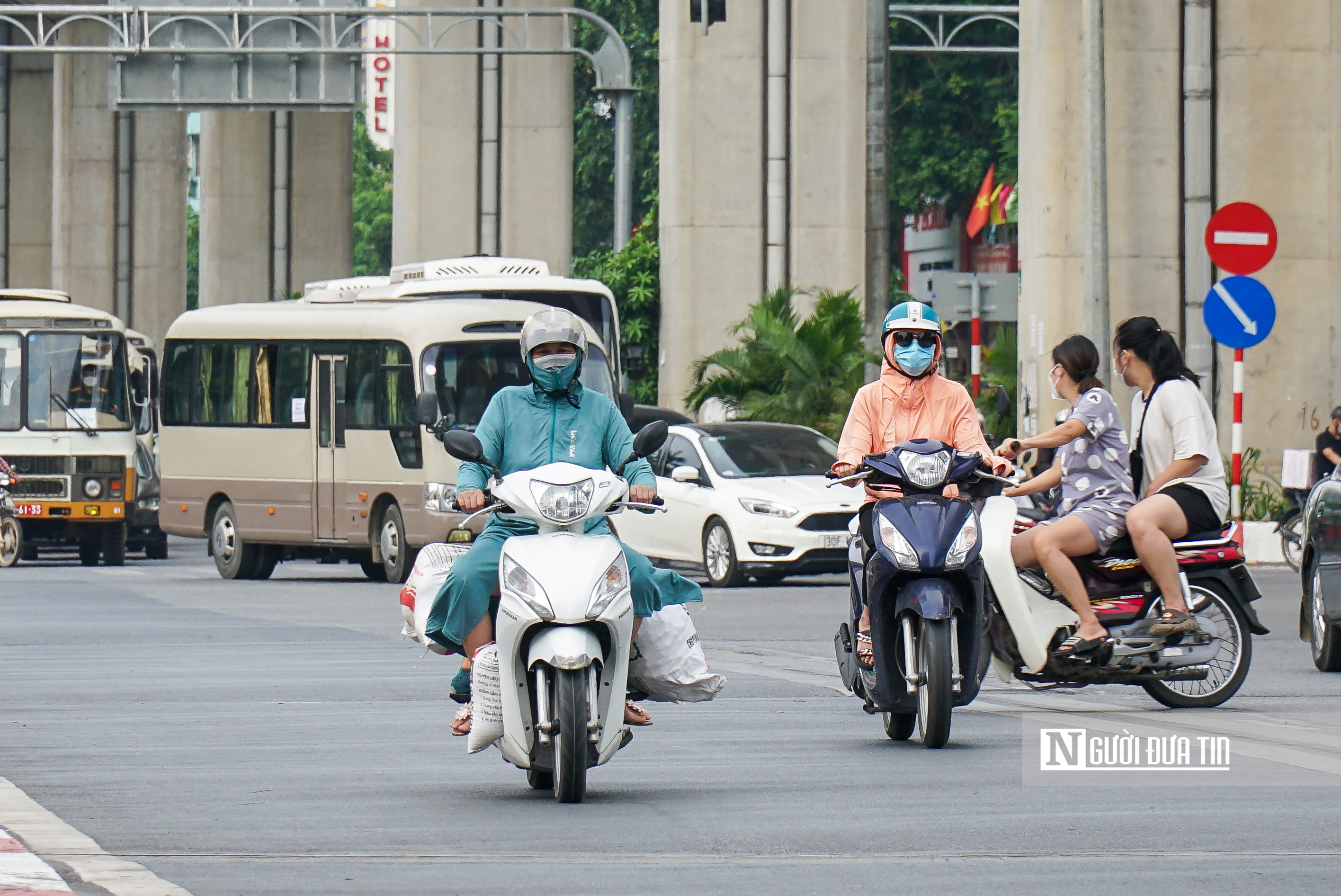 Sự kiện - Hà Nội: Bất chấp nguy hiểm để né chốt kiểm soát (Hình 5).