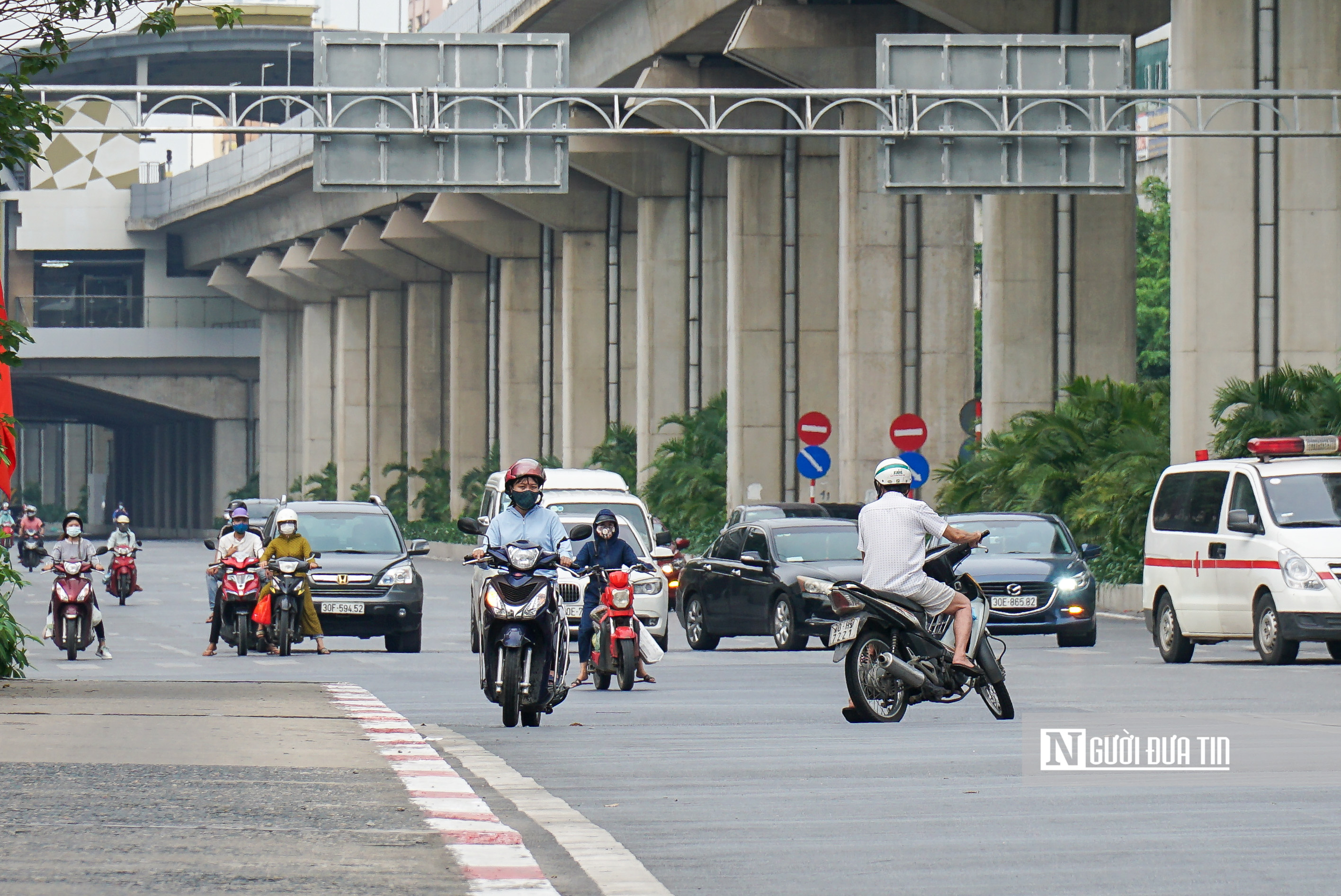 Sự kiện - Hà Nội: Bất chấp nguy hiểm để né chốt kiểm soát (Hình 8).