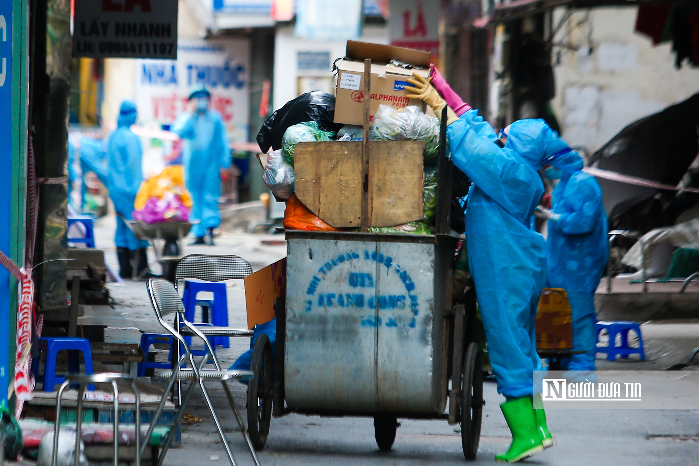 Dân sinh - Hà Nội tổ chức vận chuyển đồ giúp người dân trong vùng cách ly (Hình 15).