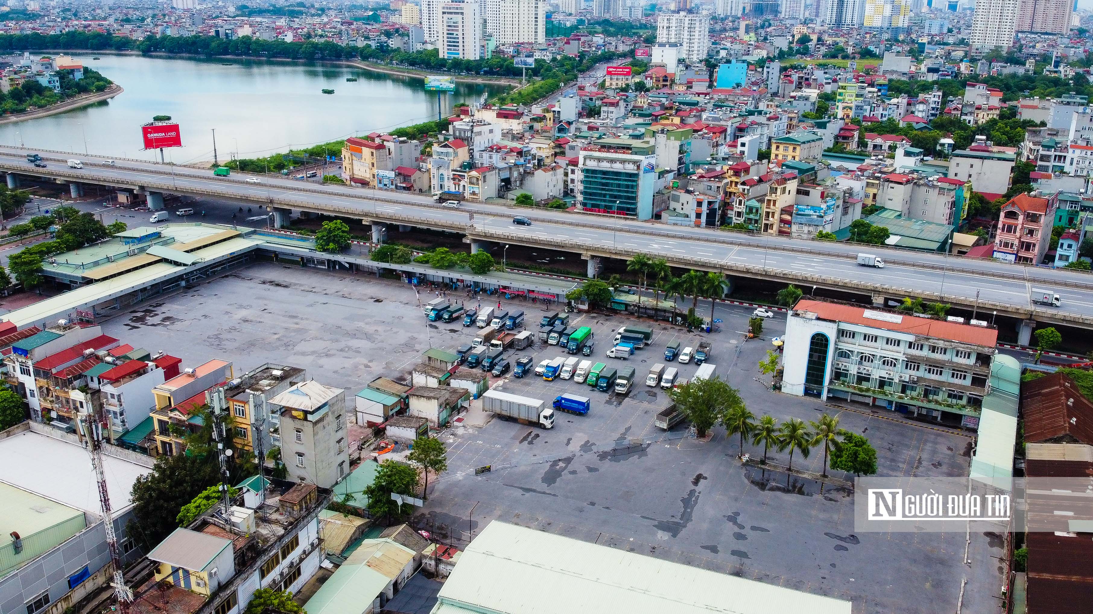 Sự kiện - Hàng nghìn chiếc ô tô lớn, nhỏ ở Hà Nội 'bất động' do dịch Covid-19 (Hình 16).