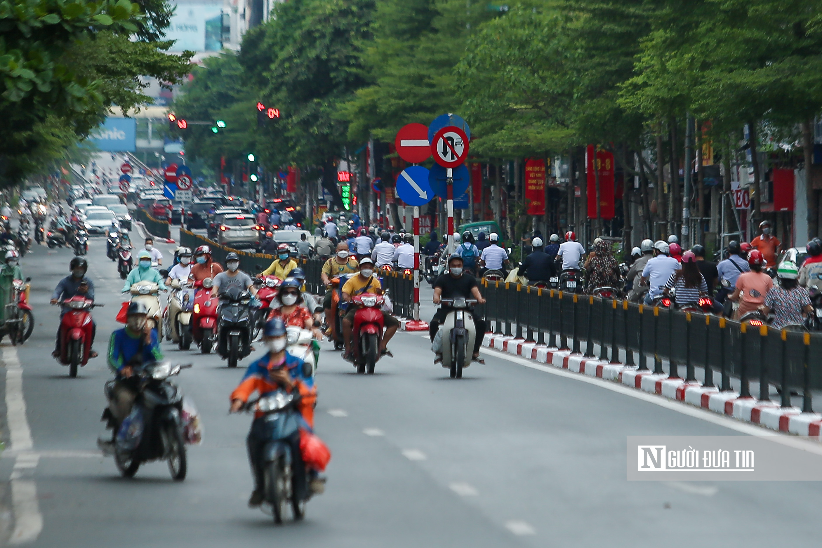 Sự kiện - Thành uỷ Hà Nội yêu cầu xử lý triệt để tình trạng 'chặt ngoài, lỏng trong' (Hình 2).