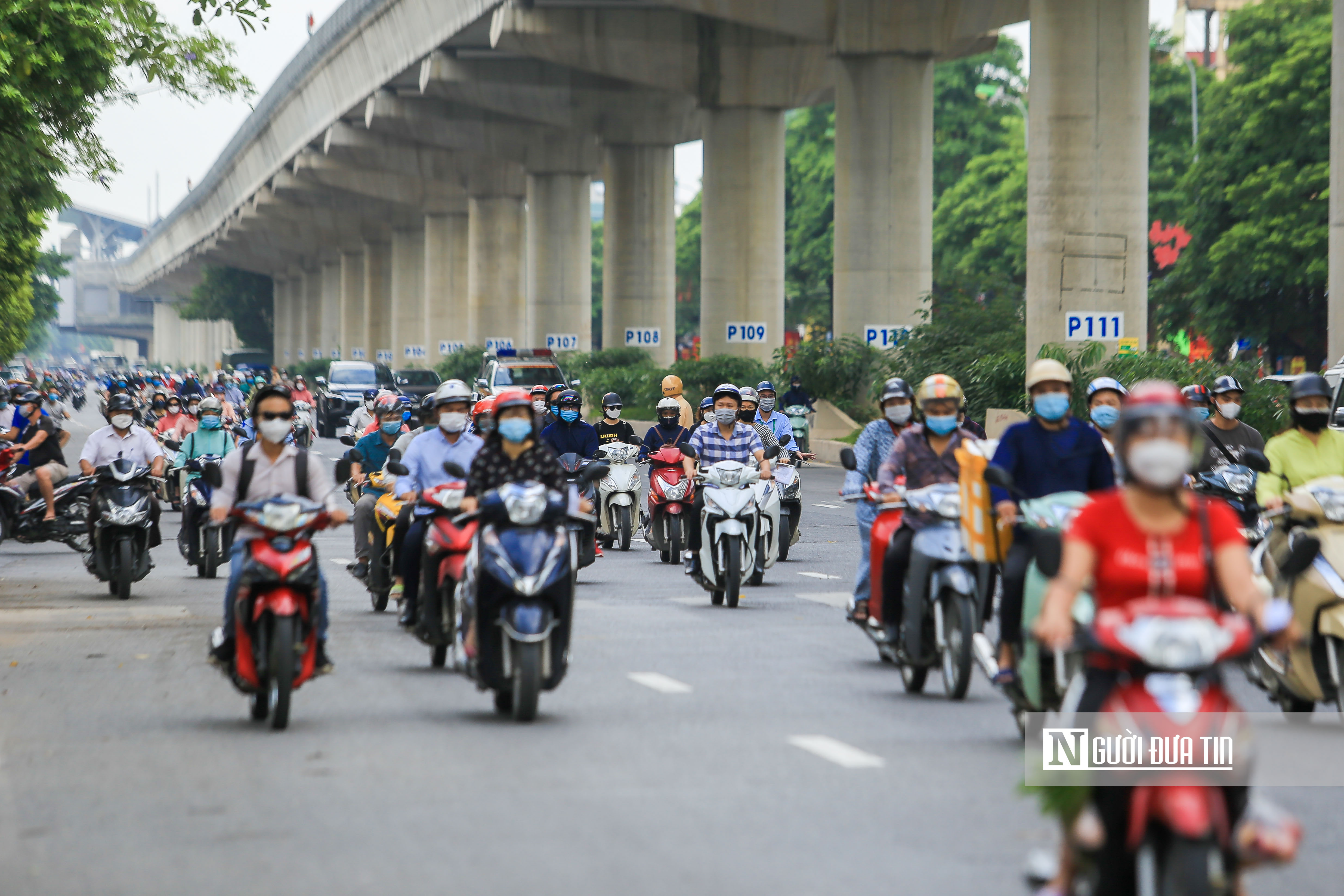 Sự kiện - Hà Nội không còn hình ảnh ùn tắc khi kiểm tra giấy đi đường (Hình 10).