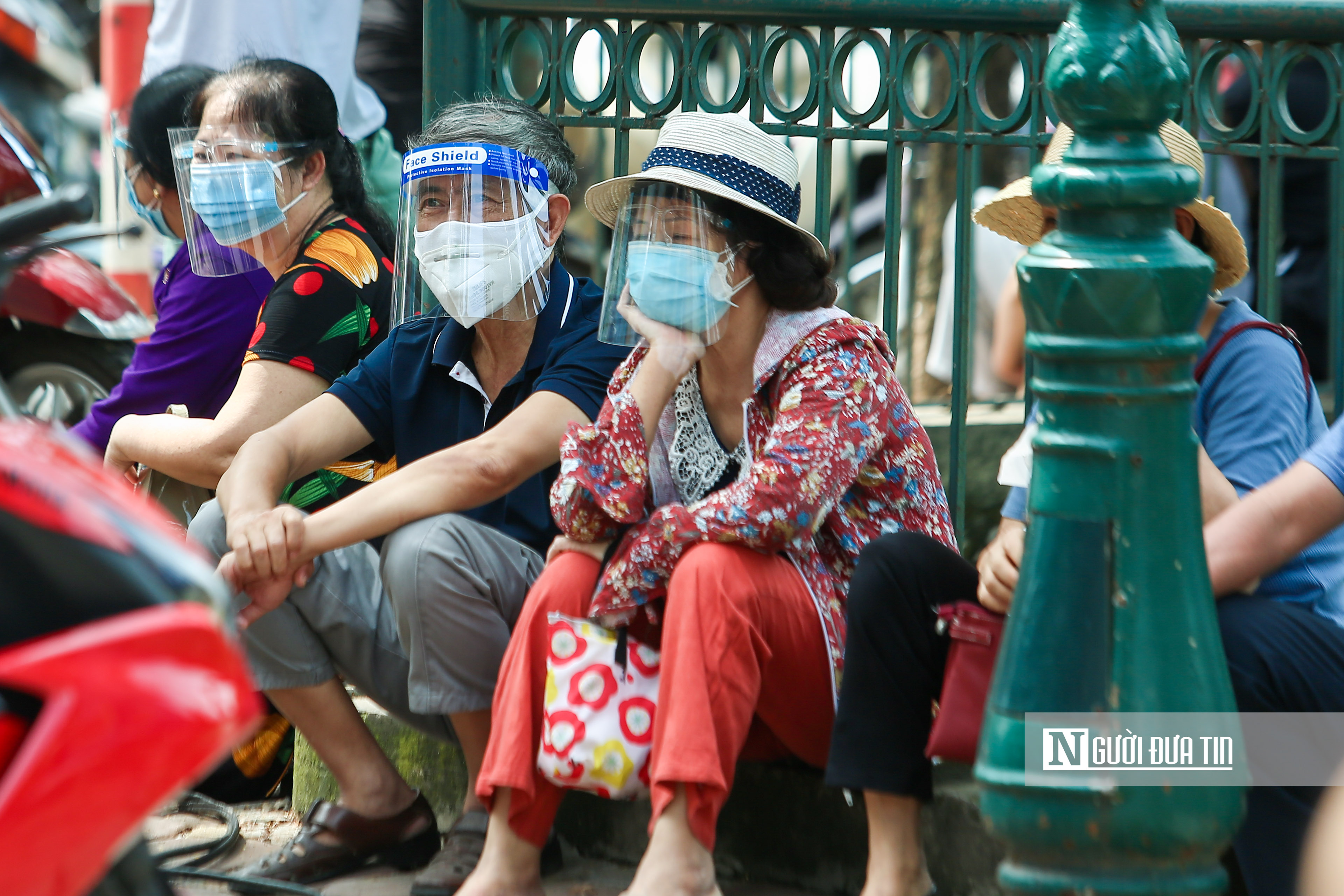 Bĩnh tĩnh sống - Hà Nội tiêm Vero Cell: 'Có vắc-xin là điều hạnh phúc vào lúc này' (Hình 5).