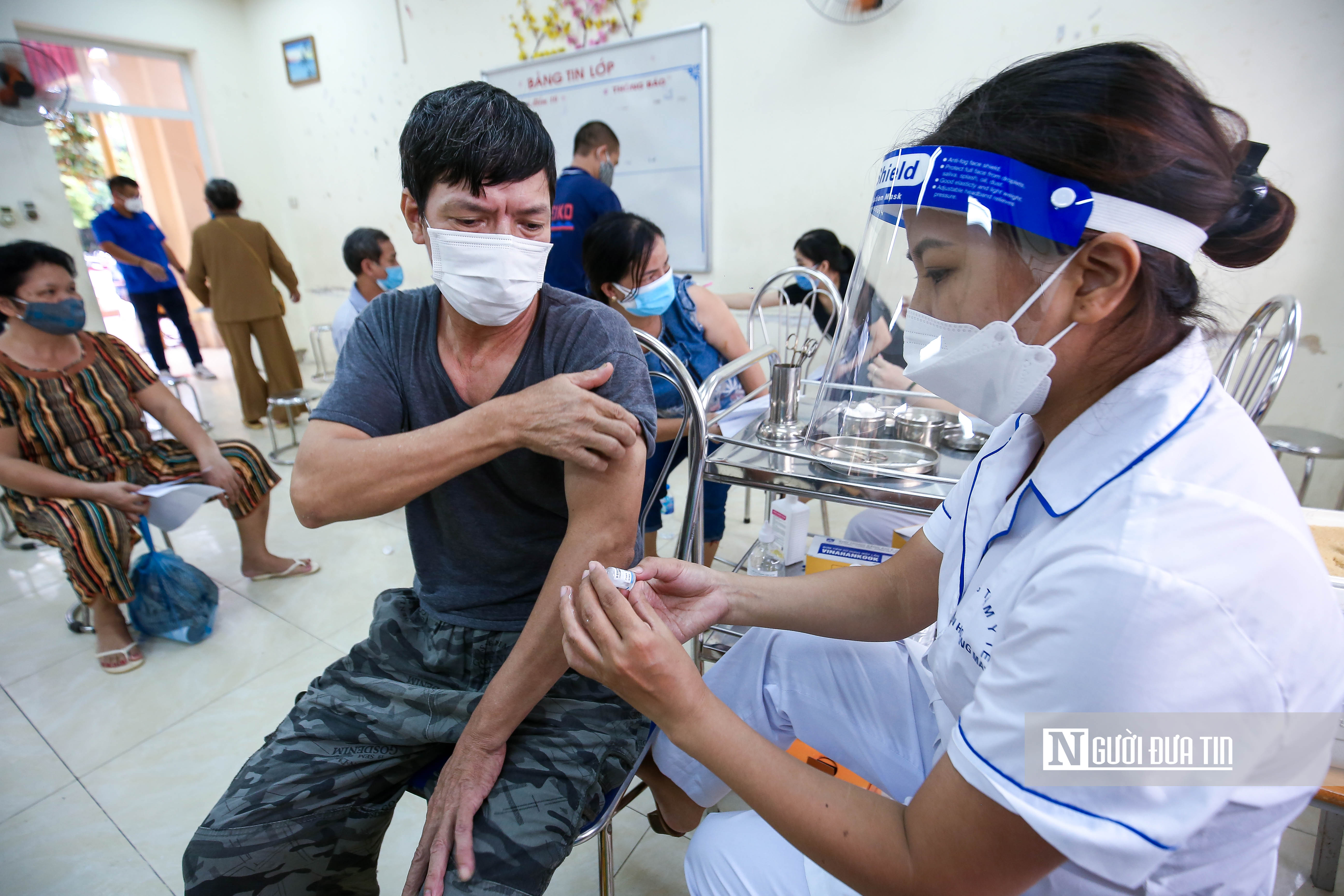 Bĩnh tĩnh sống - Hà Nội tiêm Vero Cell: 'Có vắc-xin là điều hạnh phúc vào lúc này' (Hình 12).