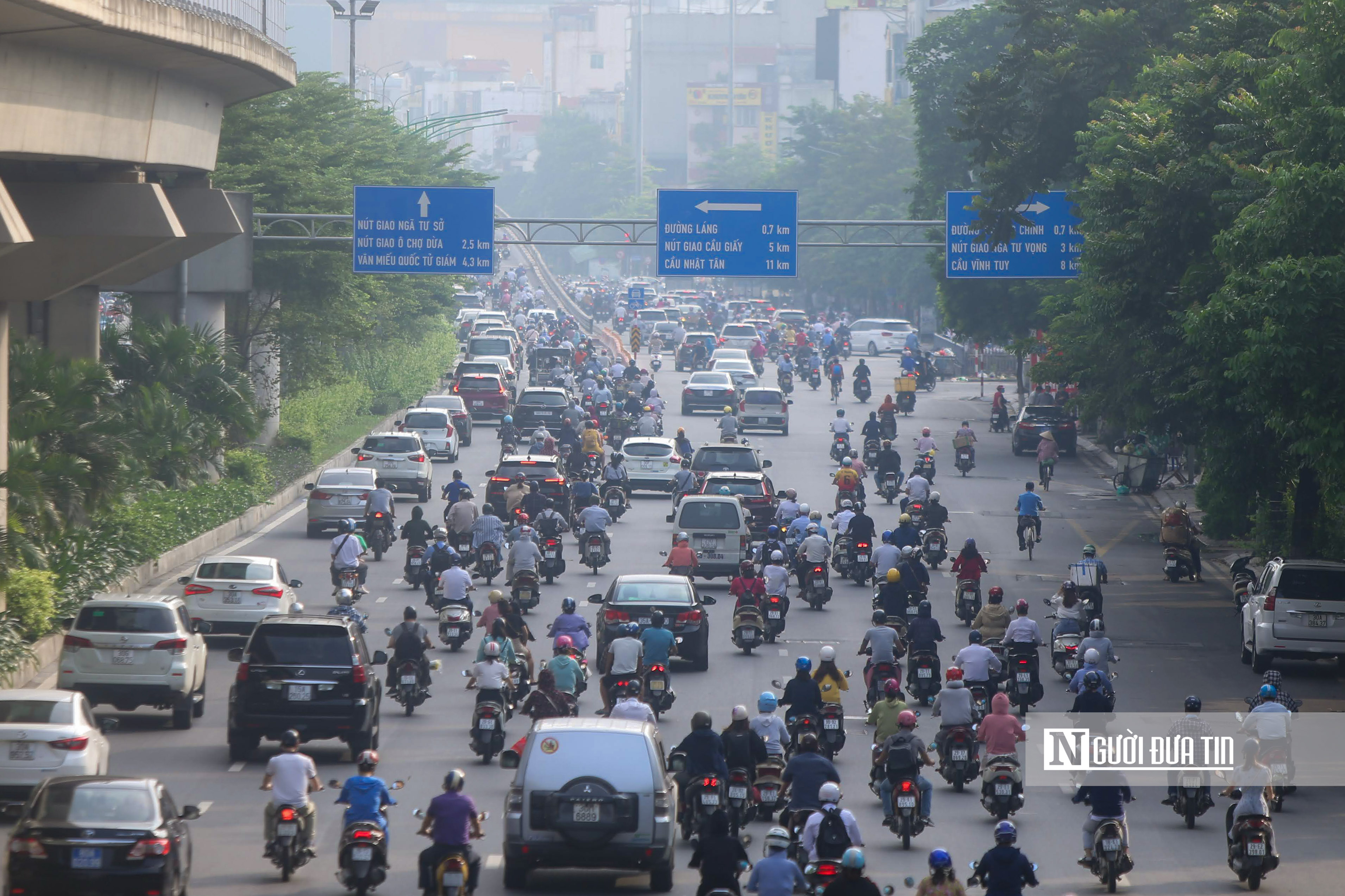 Sự kiện - Hà Nội: Nhiều tuyến đường ùn tắc trong ngày đầu bỏ giấy đi đường (Hình 6).