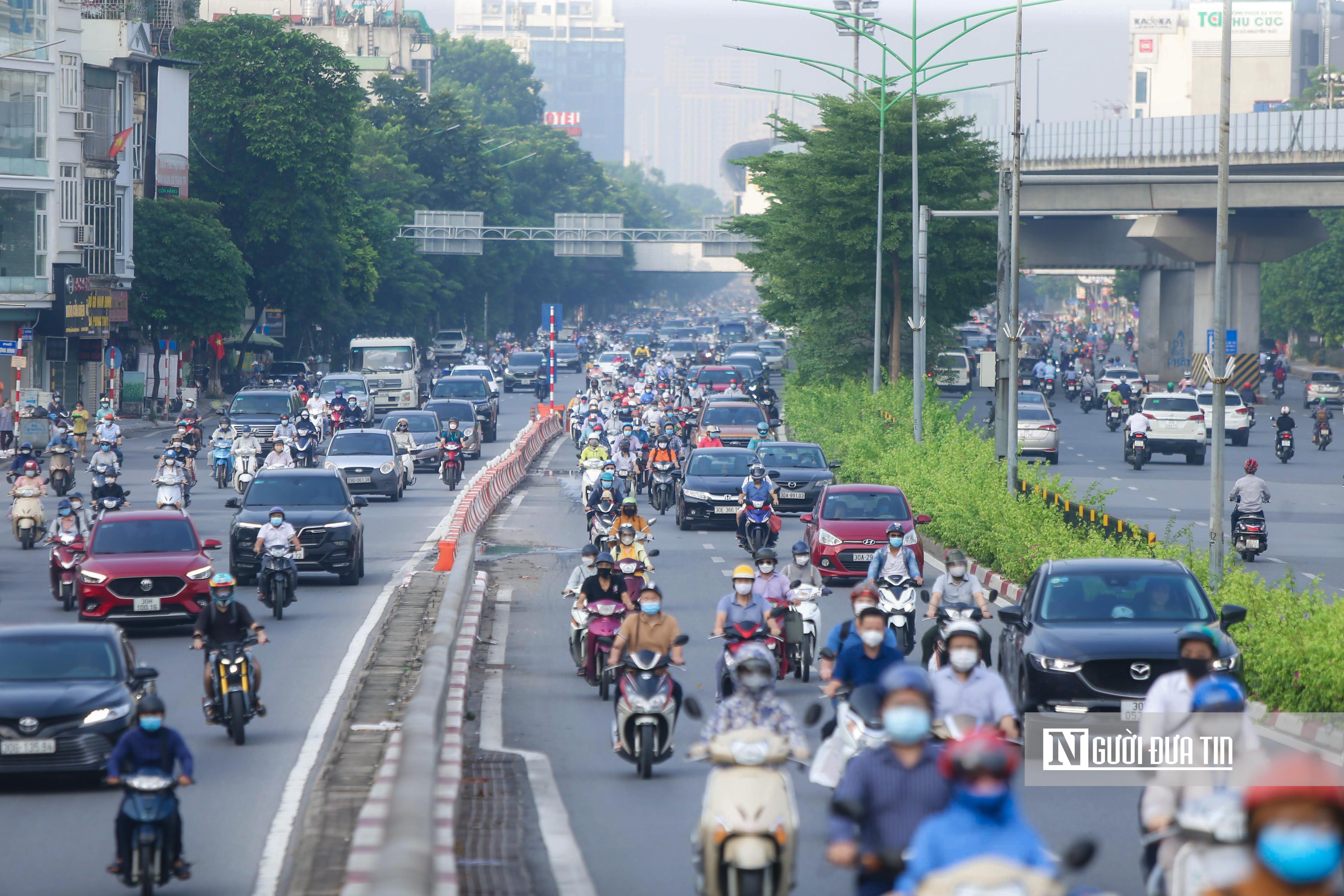 Sự kiện - Hà Nội: Nhiều tuyến đường ùn tắc trong ngày đầu bỏ giấy đi đường (Hình 7).