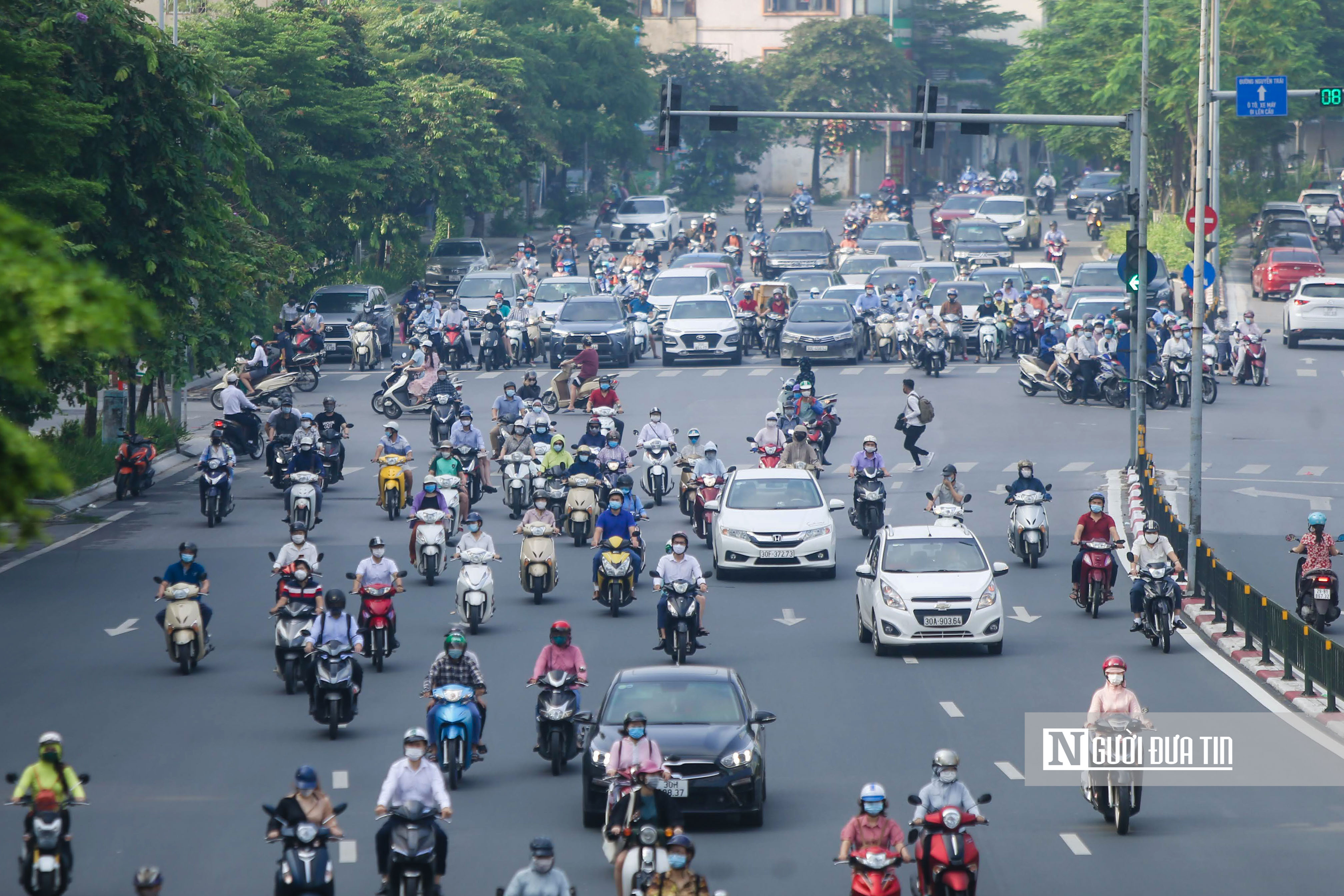 Sự kiện - Hà Nội: Nhiều tuyến đường ùn tắc trong ngày đầu bỏ giấy đi đường (Hình 11).