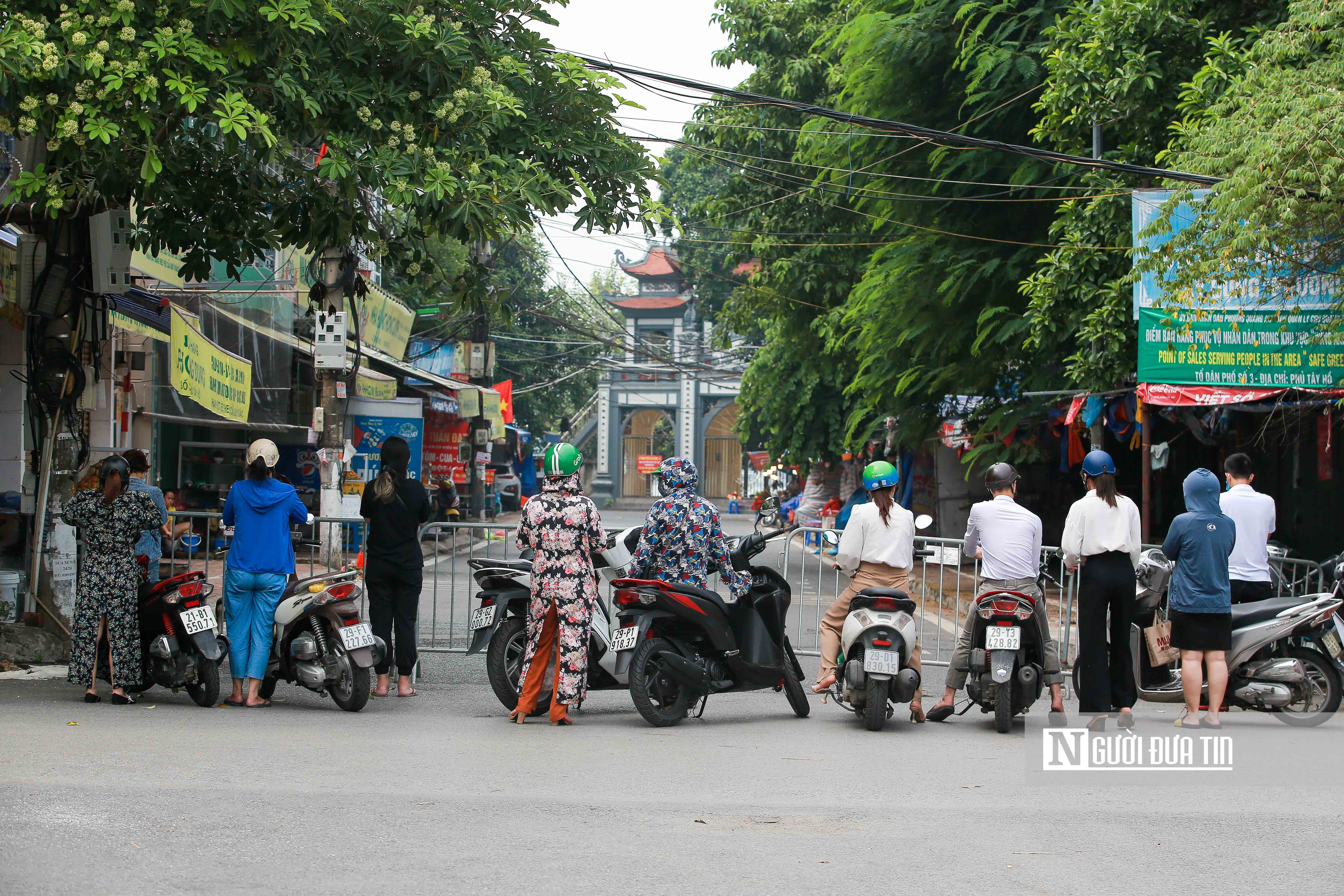 Dân sinh - Hà Nội: Người dân vái vọng tại đền, chùa ngày đầu tháng