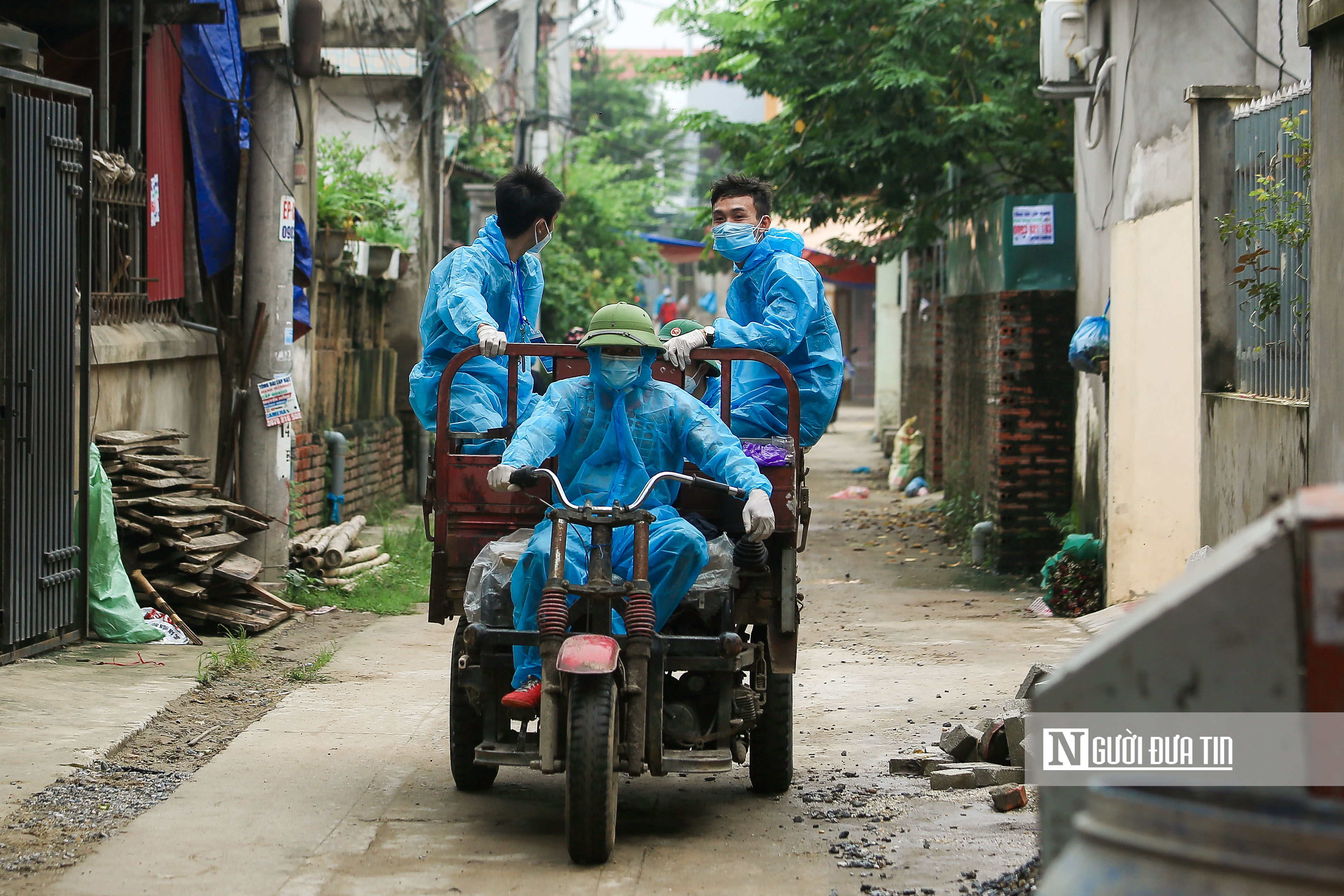 Sự kiện - Xét nghiệm Covid-19 cho toàn dân tại ổ dịch xã Tiến Thắng, huyện Mê Linh (Hình 13).