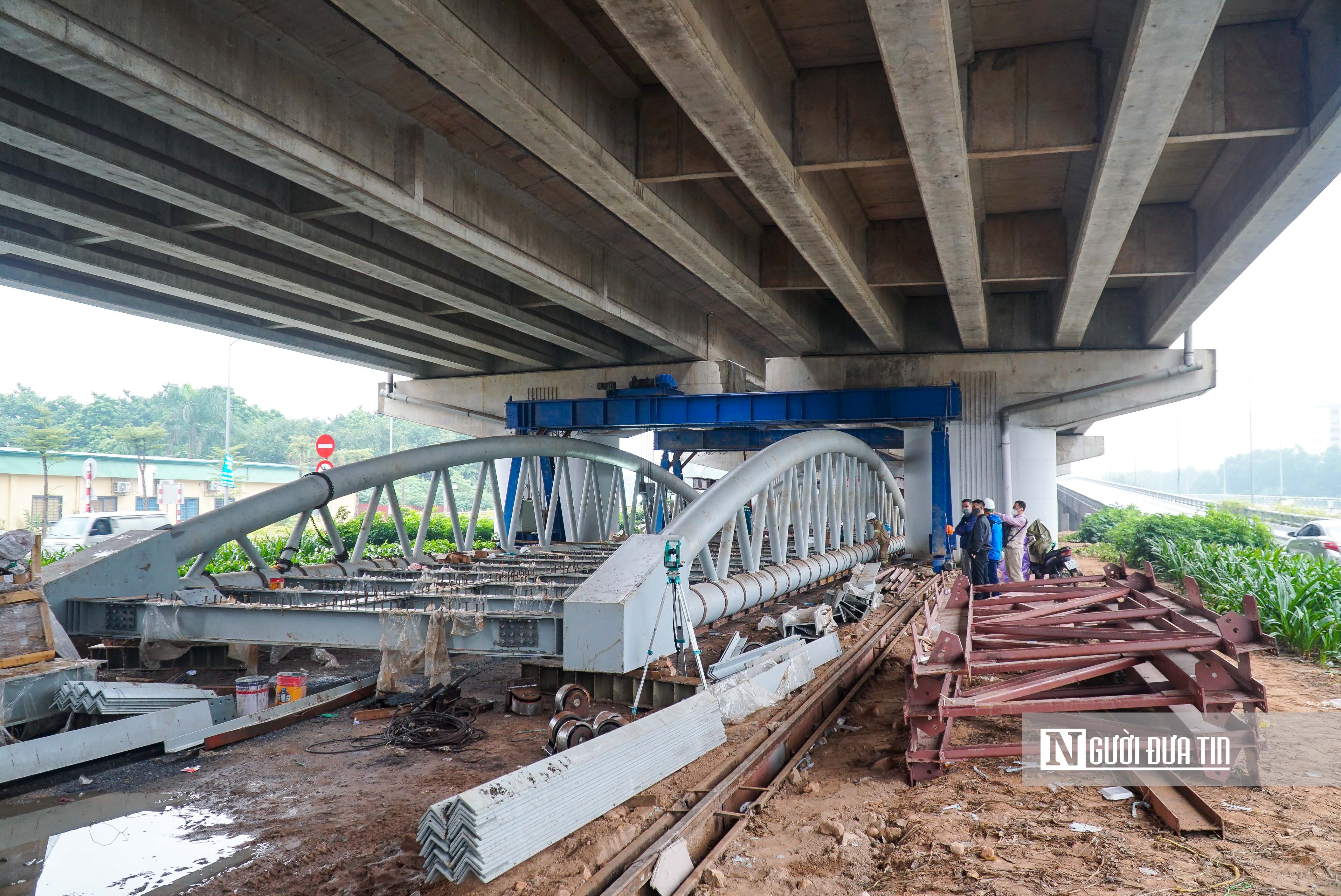 Kinh tế - Gấp rút xây dựng cầu vượt trị giá hơn 300 tỷ đồng bắc qua hồ Linh Đàm