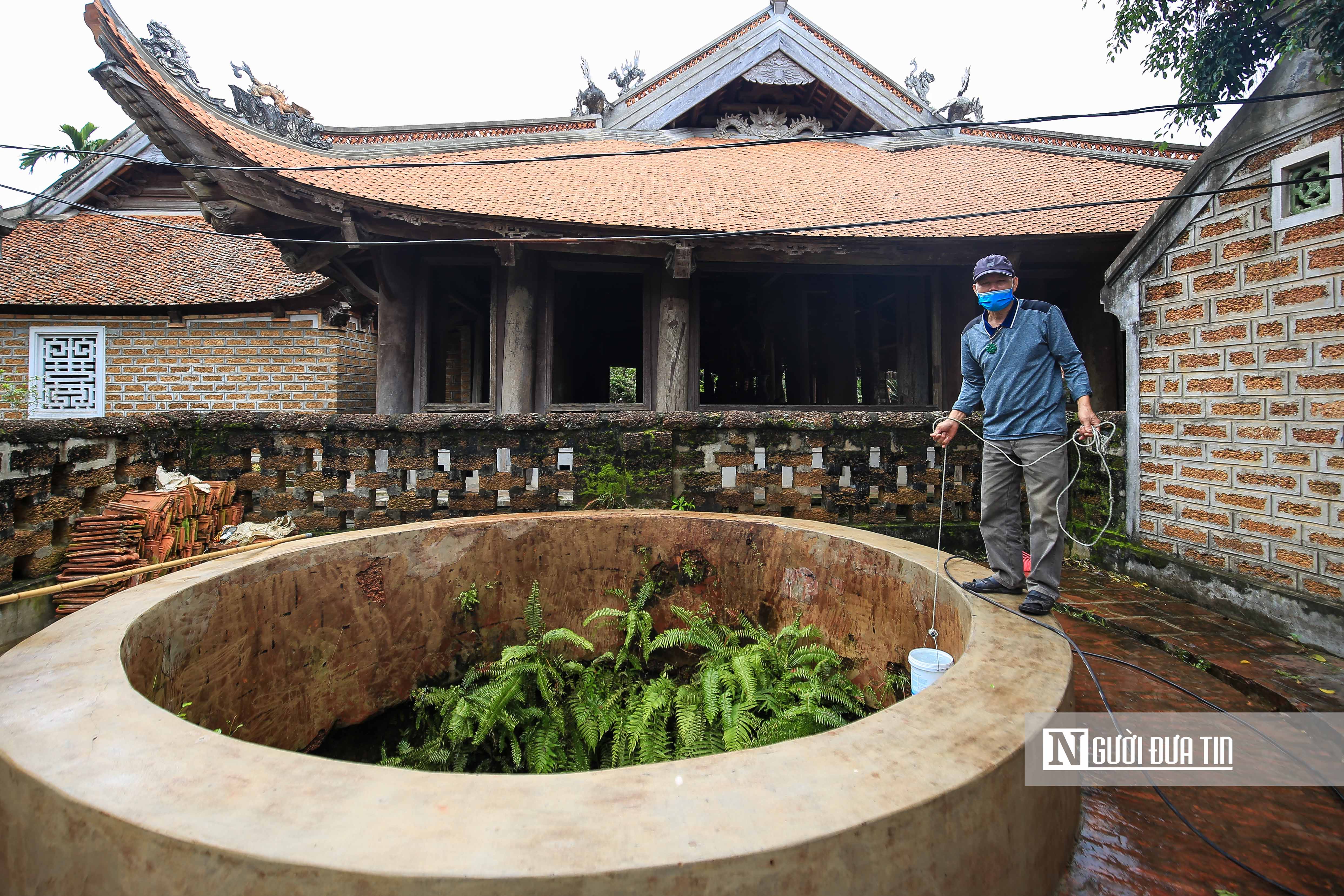 Văn hoá - Giếng cổ lâu năm tại Làng cổ Đường Lâm sau khi bị 'vẽ bậy' (Hình 6).