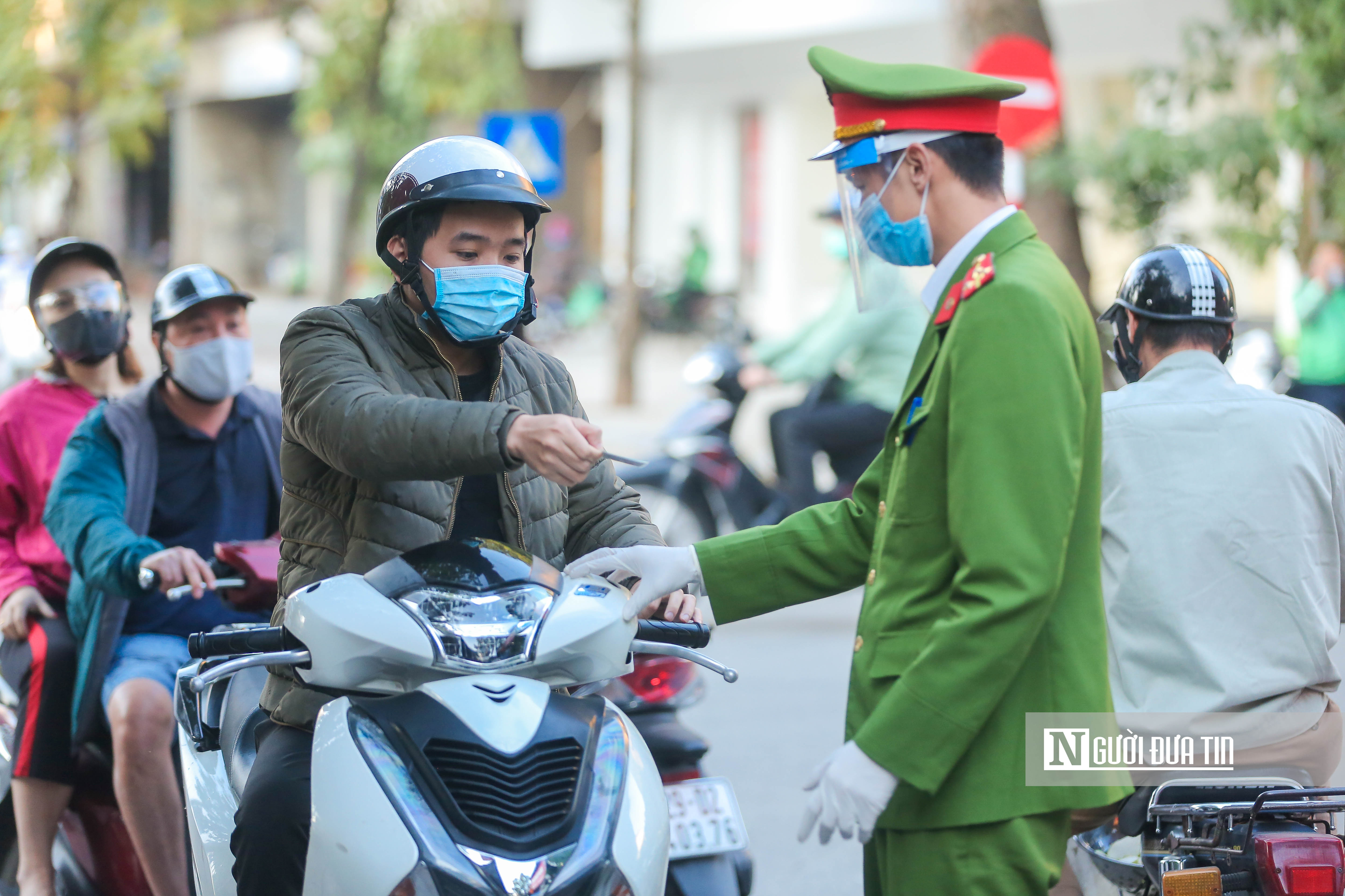 Sự kiện - Hà Nội: Bên trong khu phong toả liên quan đến 60 ca F0 (Hình 12).