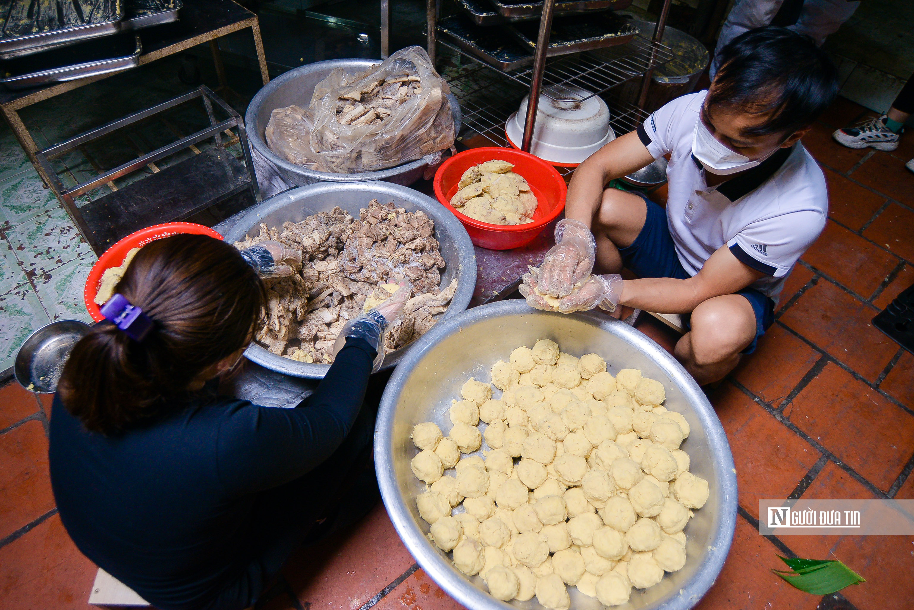 Tiêu dùng & Dư luận - Nhộn nhịp làng bánh chưng Tranh Khúc những ngày cận Tết Nhâm Dần (Hình 3).