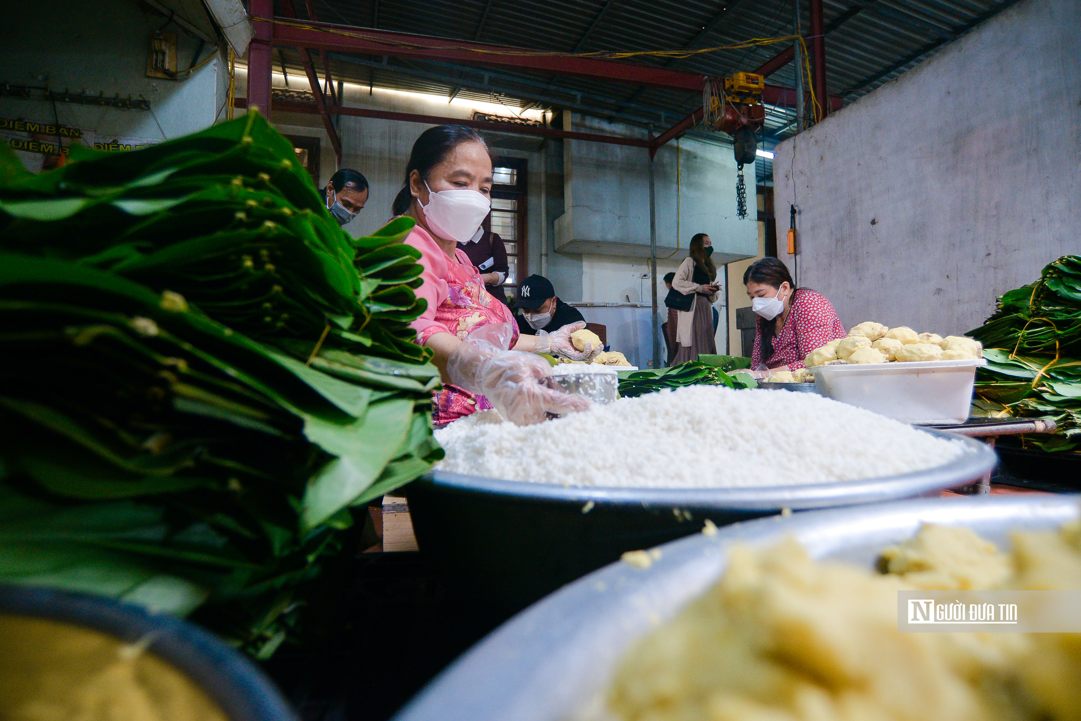 Tiêu dùng & Dư luận - Nhộn nhịp làng bánh chưng Tranh Khúc những ngày cận Tết Nhâm Dần (Hình 6).