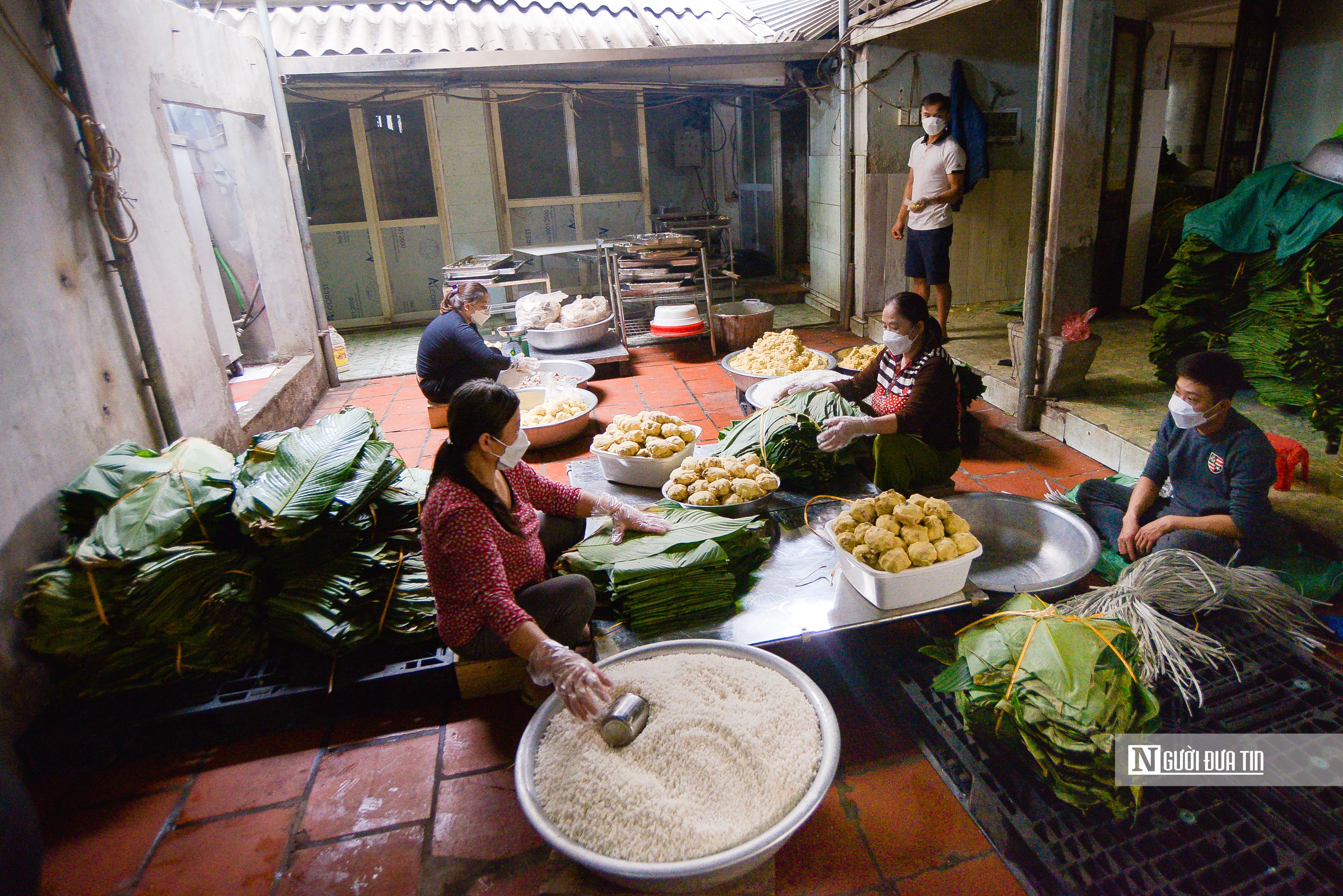 Tiêu dùng & Dư luận - Nhộn nhịp làng bánh chưng Tranh Khúc những ngày cận Tết Nhâm Dần (Hình 5).