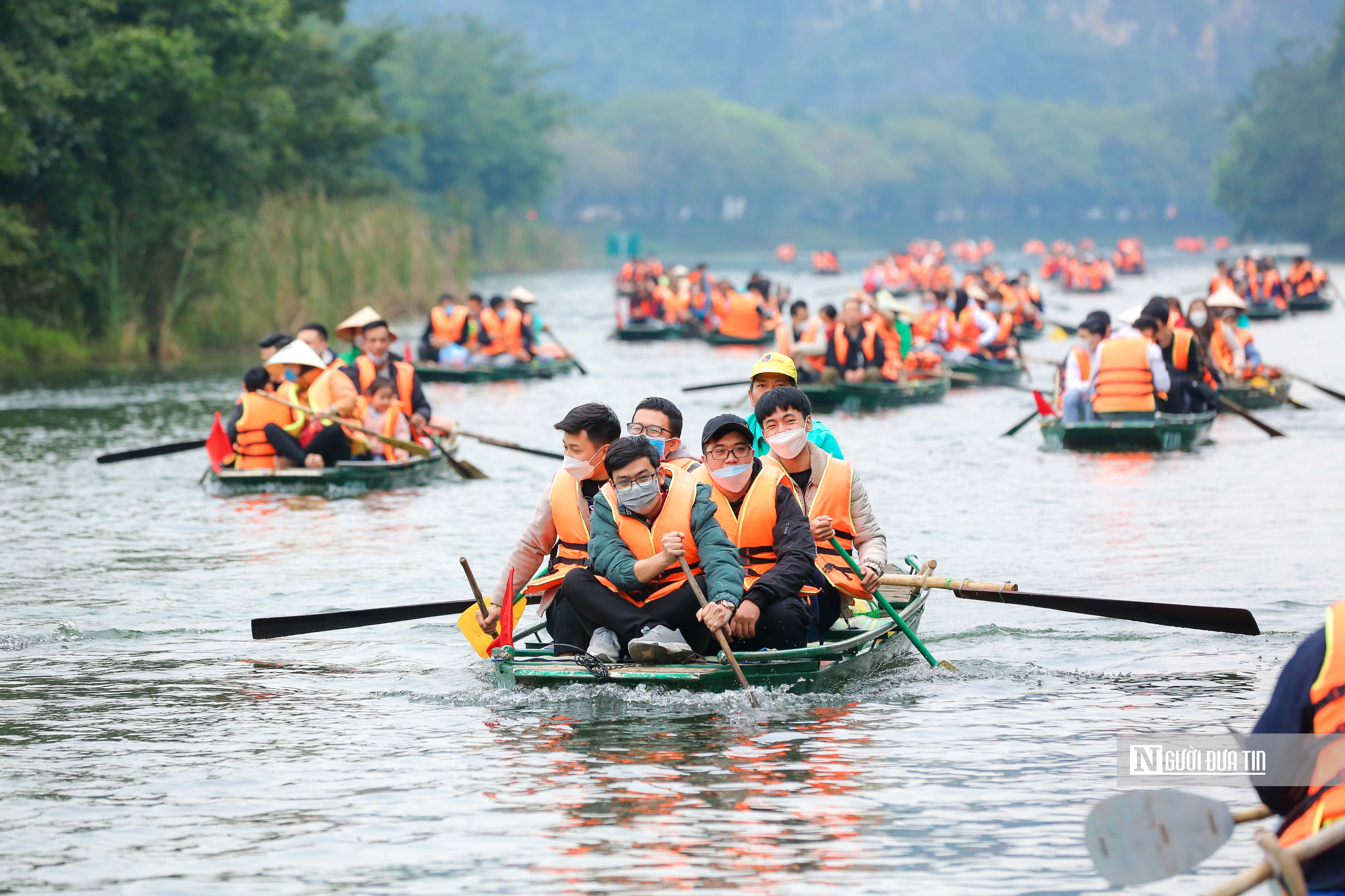 Sự kiện - 'Biển người' du xuân thắng cảnh Tràng An (Hình 10).