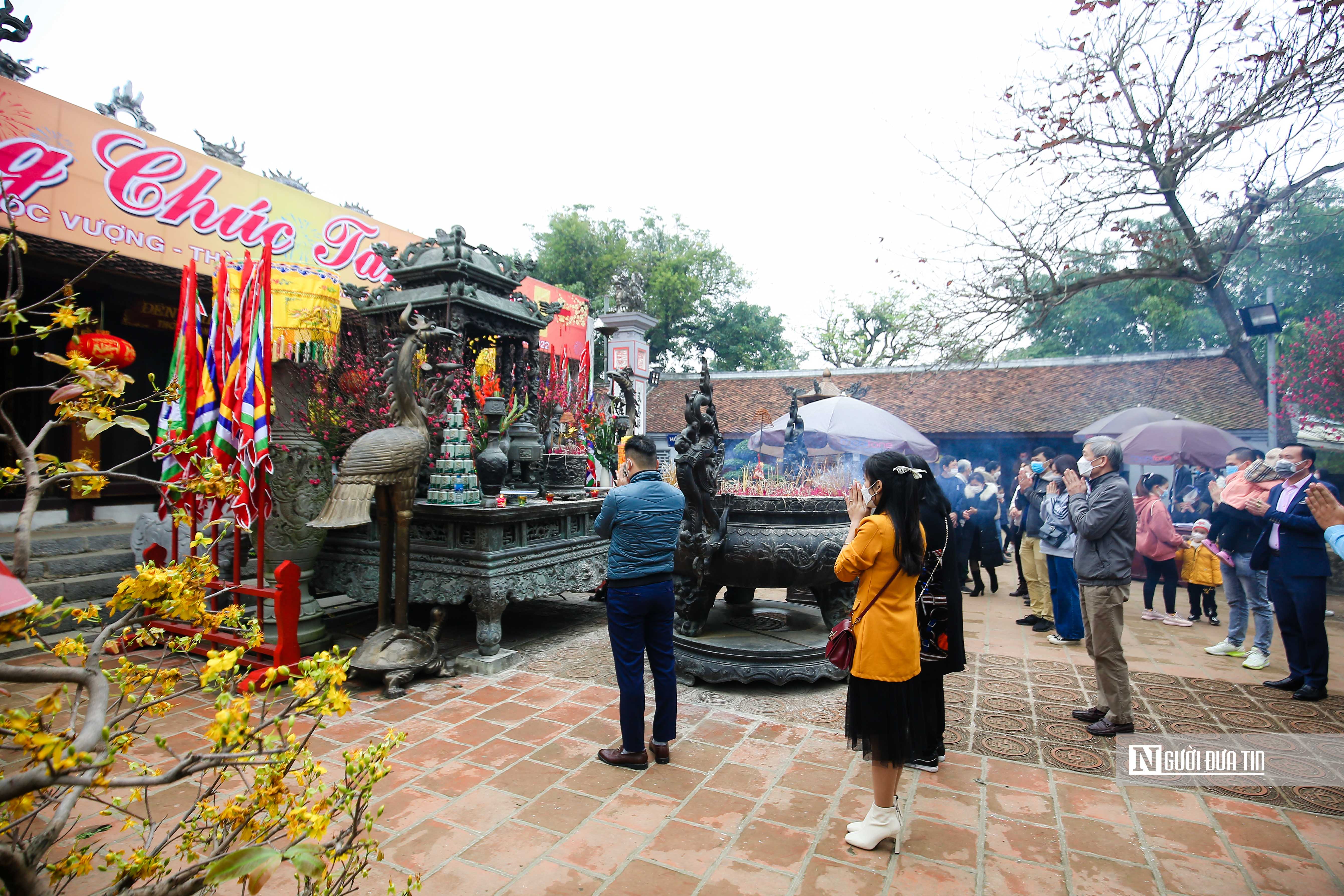 Văn hoá - Đền Trần không tổ chức khai ấn vẫn đông khách (Hình 5).