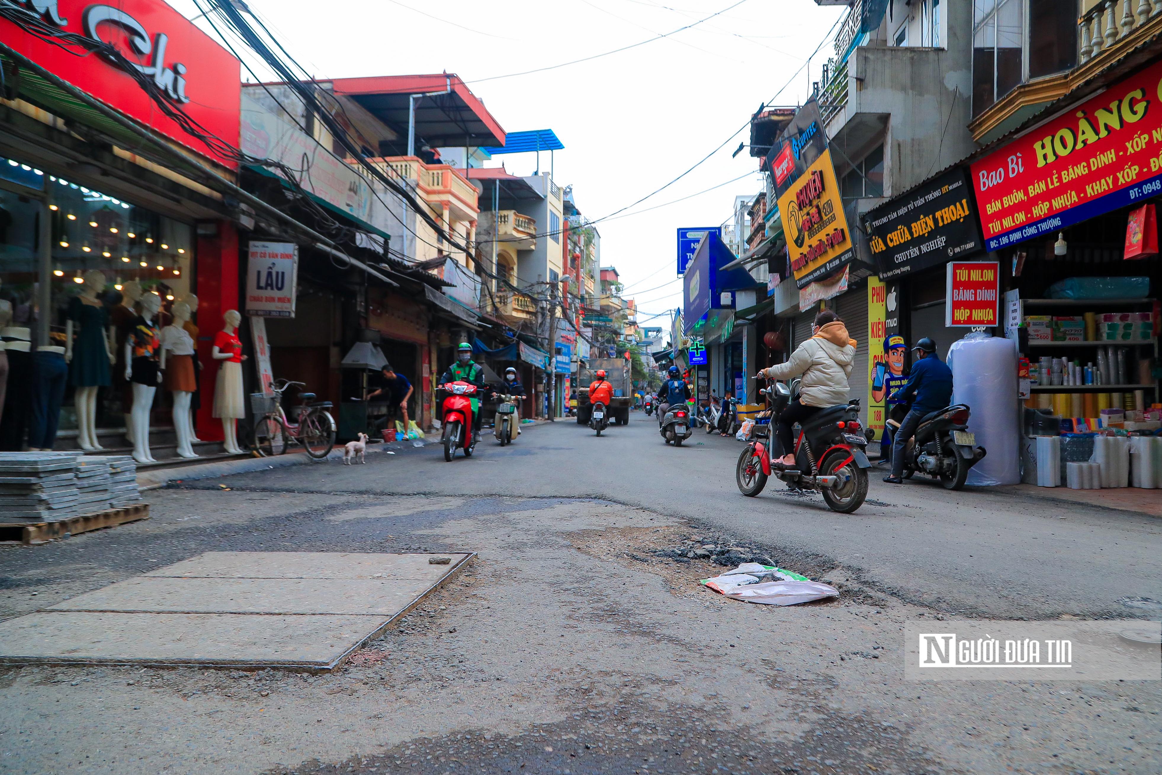 Dân sinh - Hàng trăm hố ga trên tuyến đường chỉ dài 1km (Hình 2).