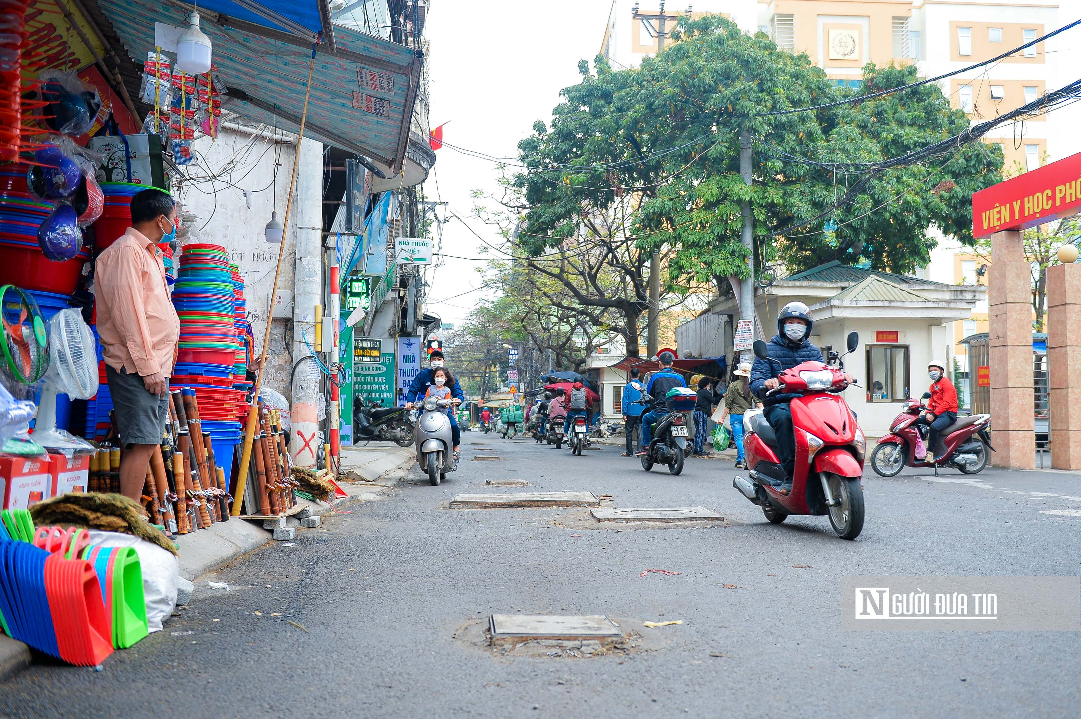 Dân sinh - Hàng trăm hố ga trên tuyến đường chỉ dài 1km (Hình 3).