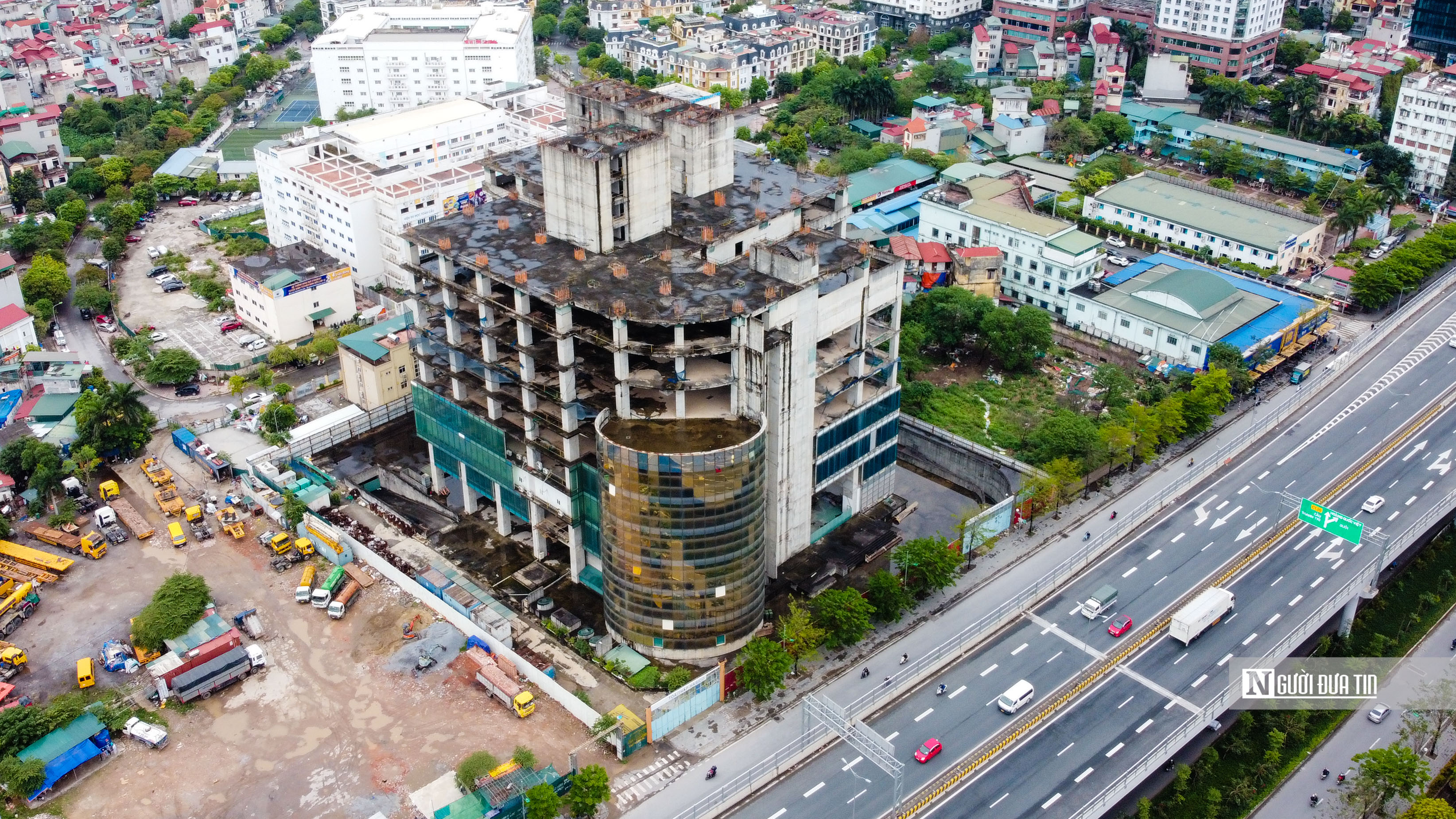 Bất động sản - 'Toà tháp thương binh' bỏ hoang giữa đất vàng Hà Nội (Hình 11).