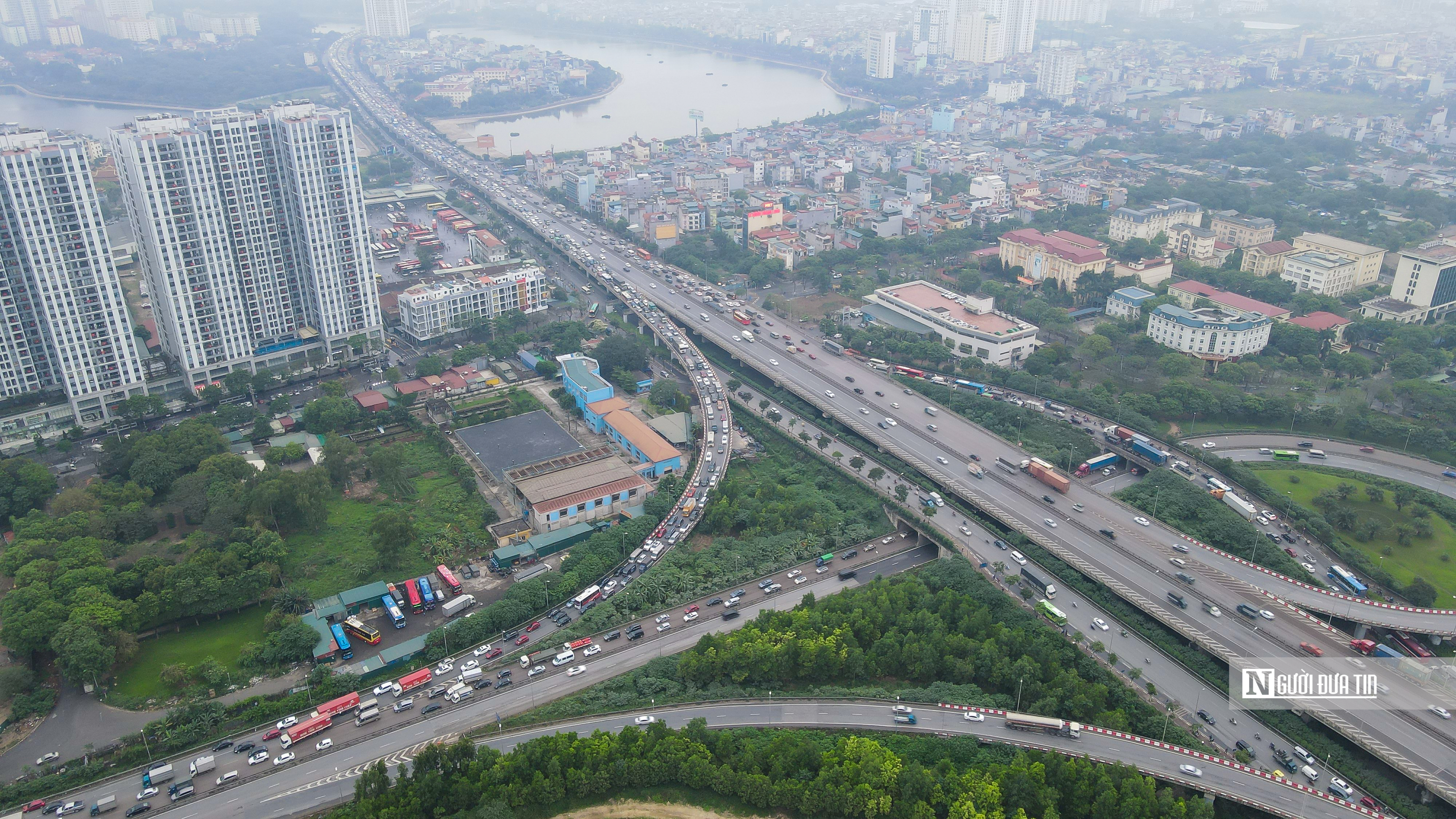 Sự kiện - Người dân về quê nghỉ lễ, giao thông Hà Nội ùn tắc (Hình 8).