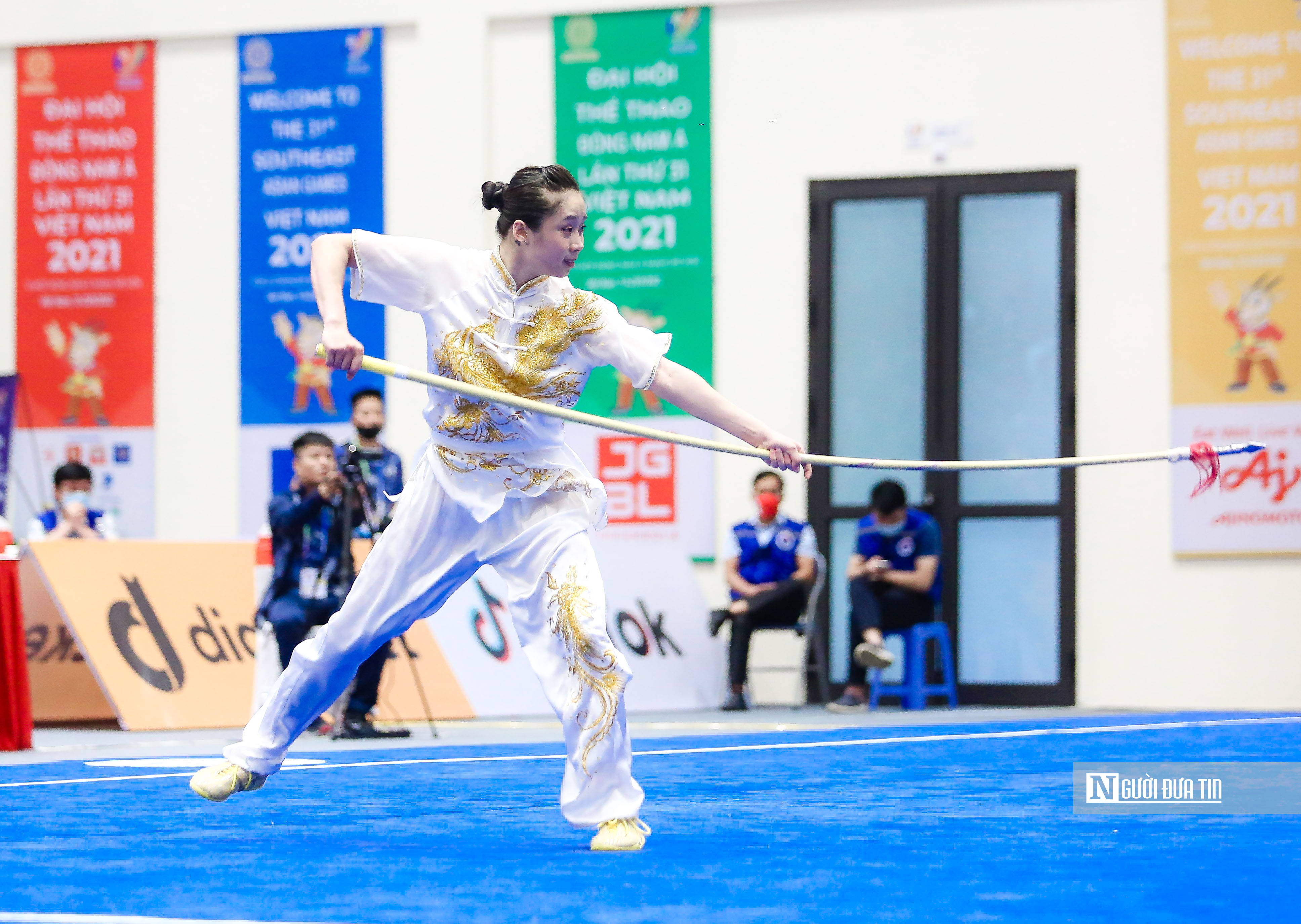 Thể thao - Cận cảnh màn biểu diễn của 'cô gái vàng' Wushu Việt Nam (Hình 11).