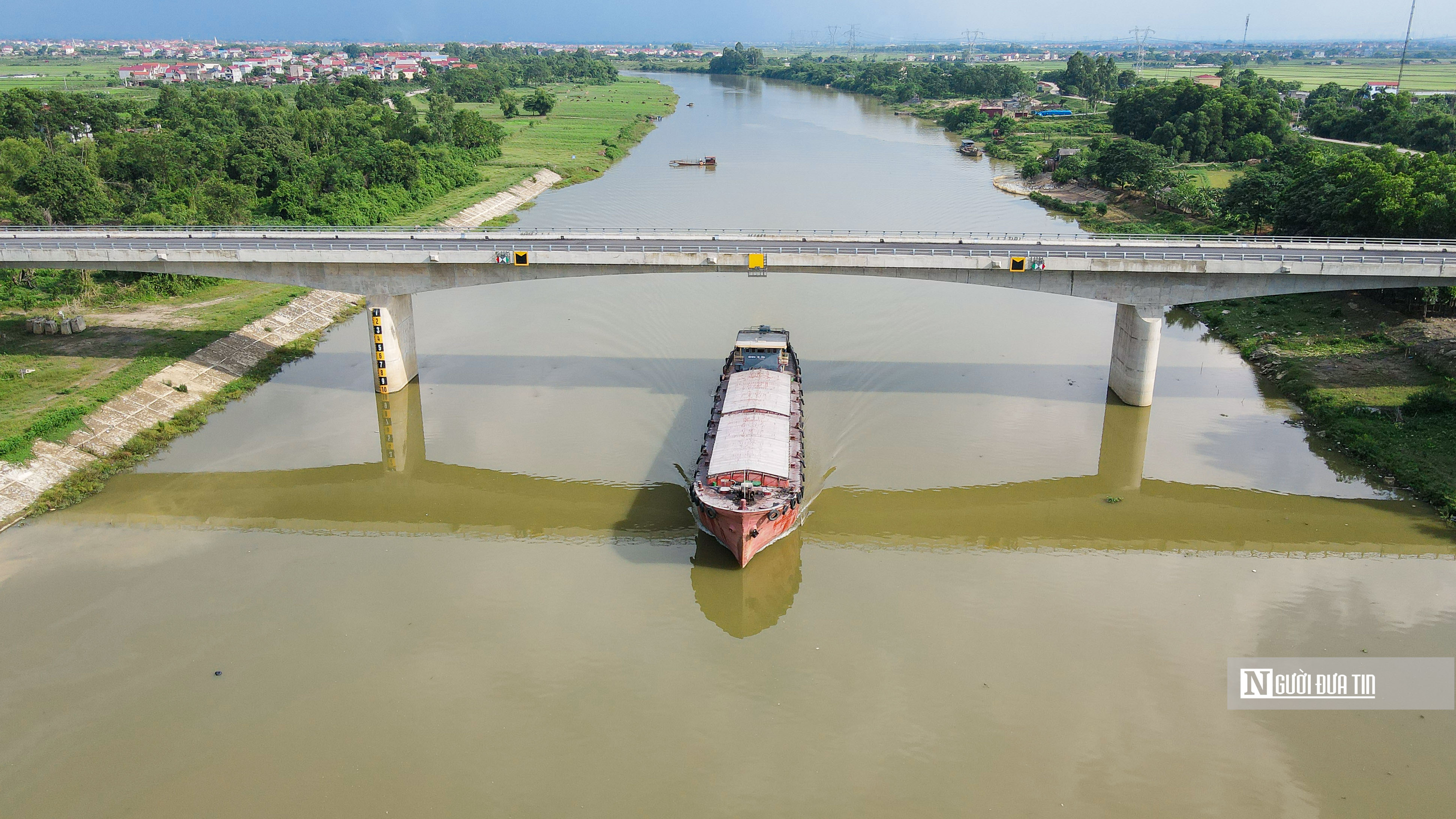 Sự kiện - Cận cảnh cây cầu 110 tỷ đồng bỏ hoang trên vành đai 4 (Hình 9).