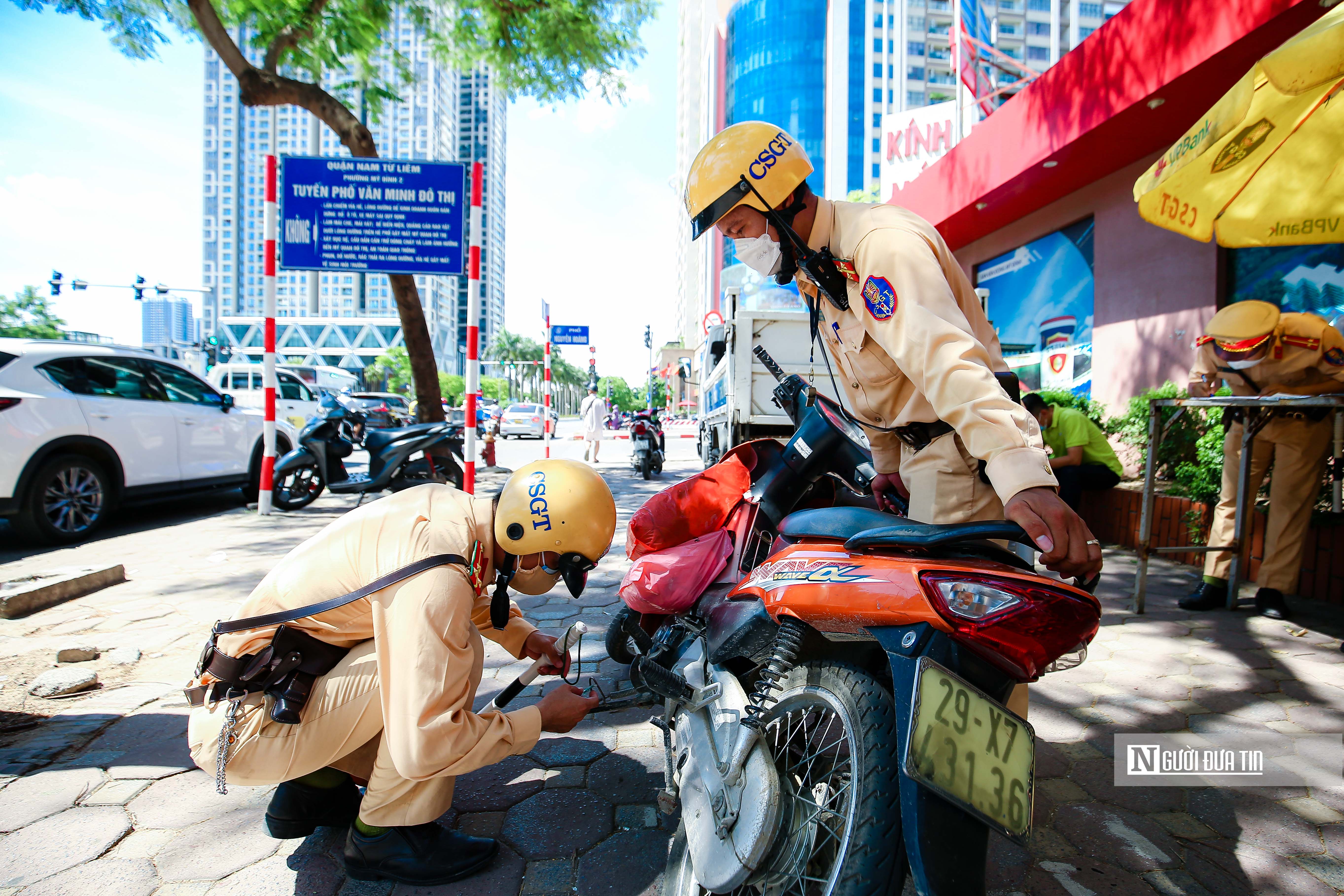 Sự kiện - Hà Nội nắng nóng đỉnh điểm, nhiều “ma men” đi giải khát bị xử lý (Hình 11).