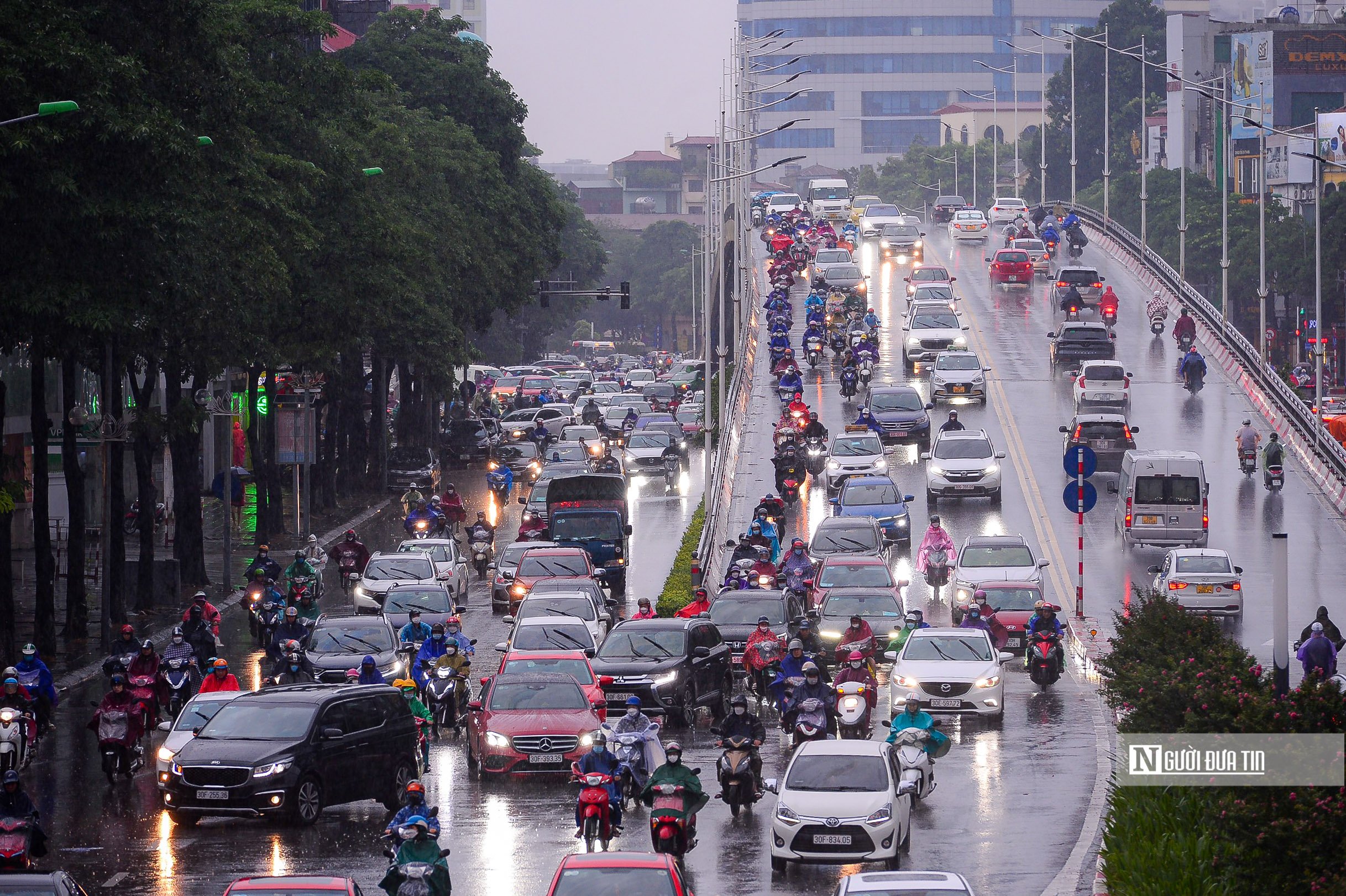 Sự kiện - Mưa lớn khiến Hà Nội ùn tắc diện rộng, người dân chật vật trở về nhà (Hình 17).