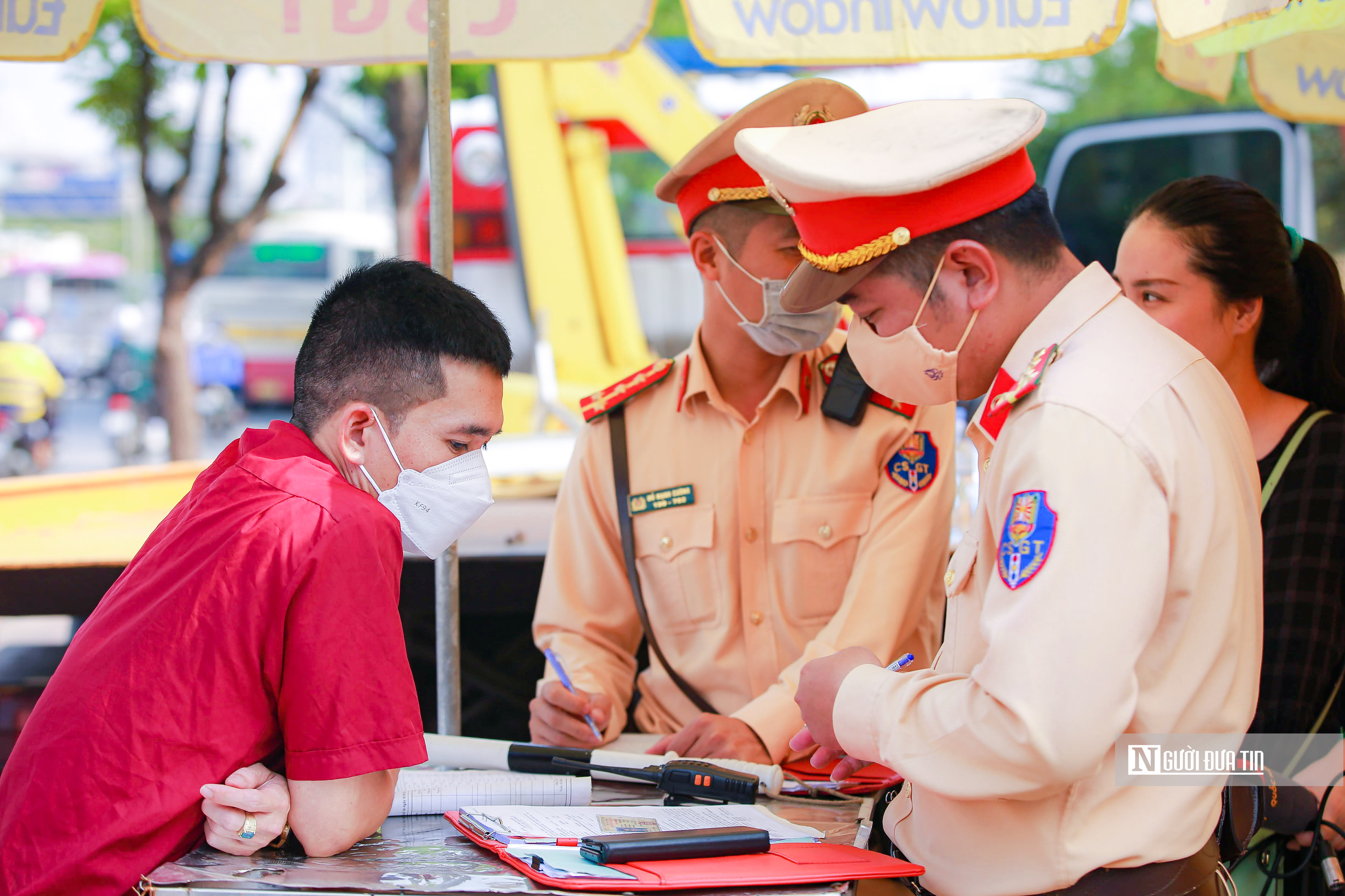 Sự kiện - Hà Nội: CSGT tăng cường xử phạt các phương tiện đi vào làn khẩn cấp (Hình 14).