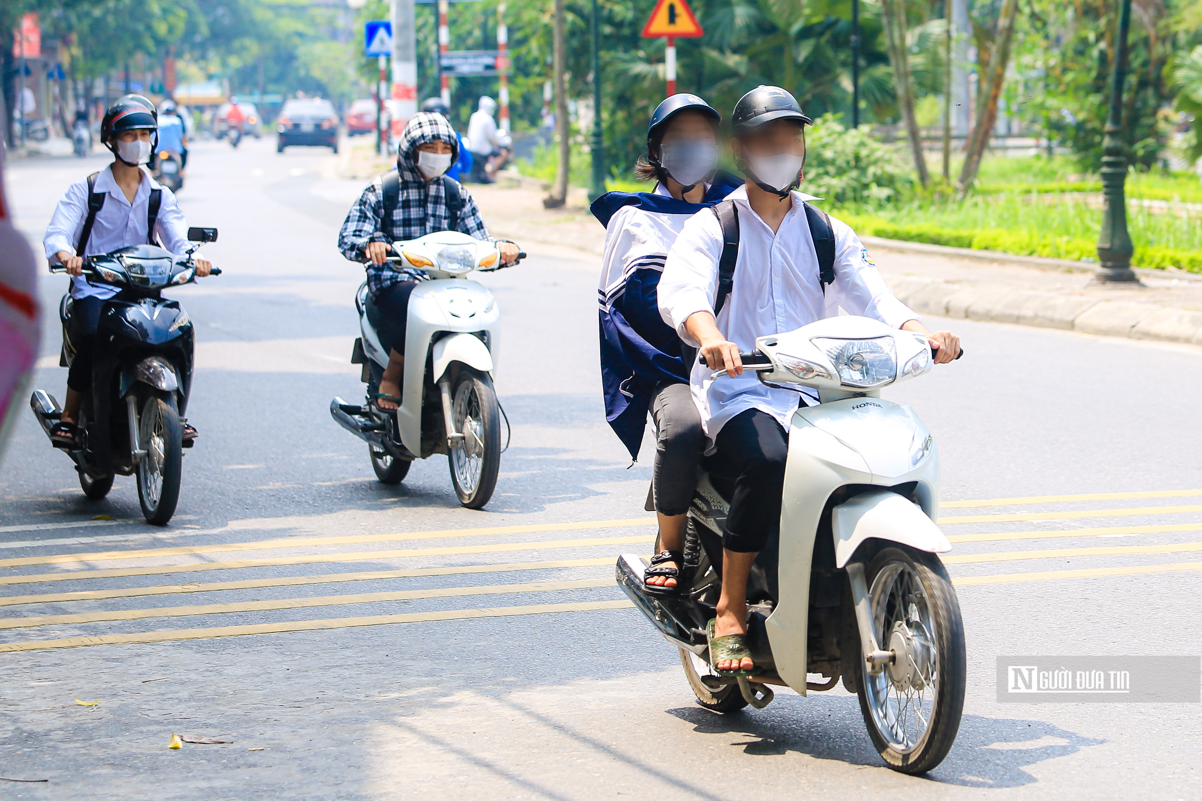 Giáo dục - Hà Nội: Báo động tình trạng học sinh đi xe máy tới trường (Hình 3).