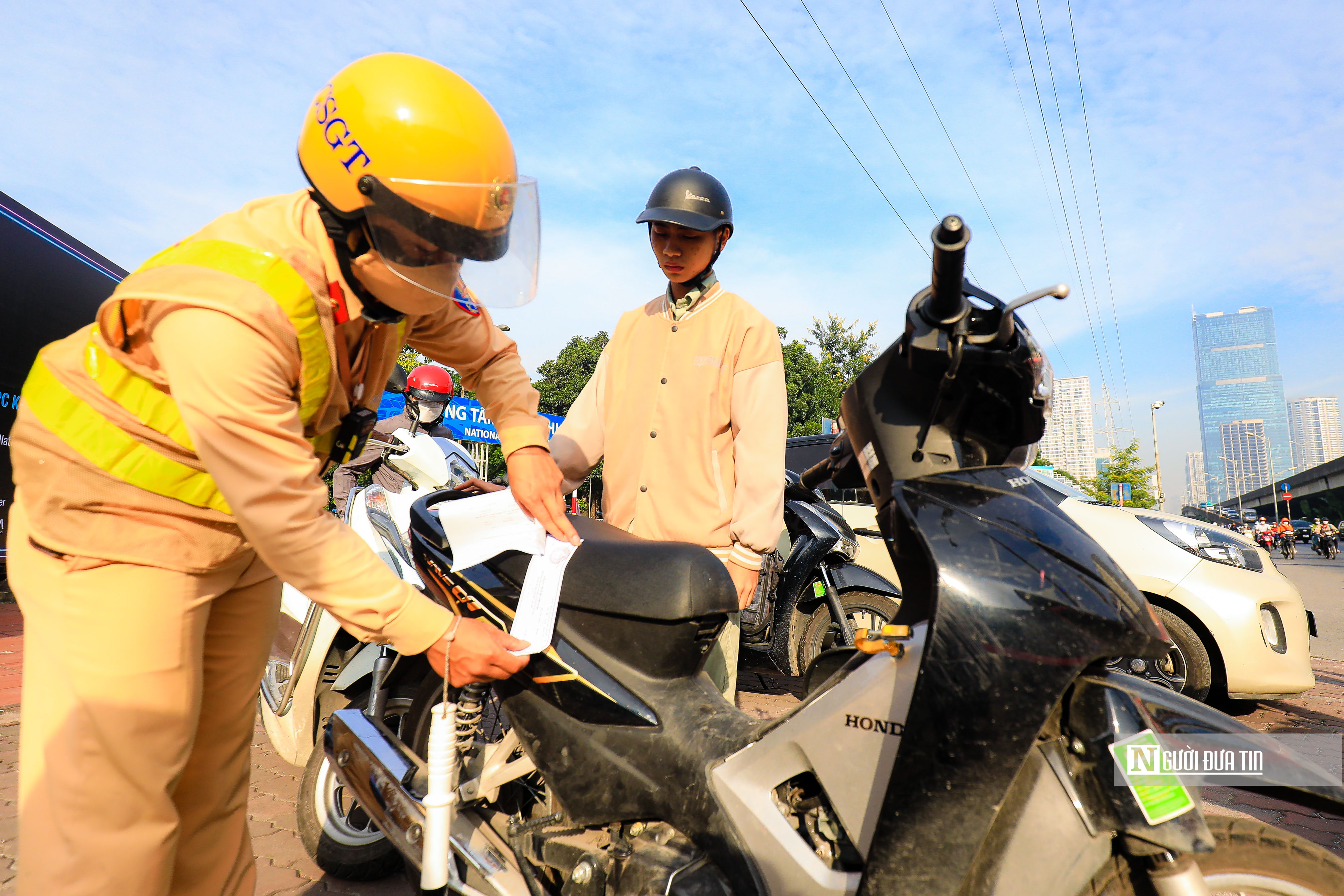 Tiêu điểm - Kiên quyết xử lý các trường hợp đi vào đường vành đai 3 trên cao (Hình 10).