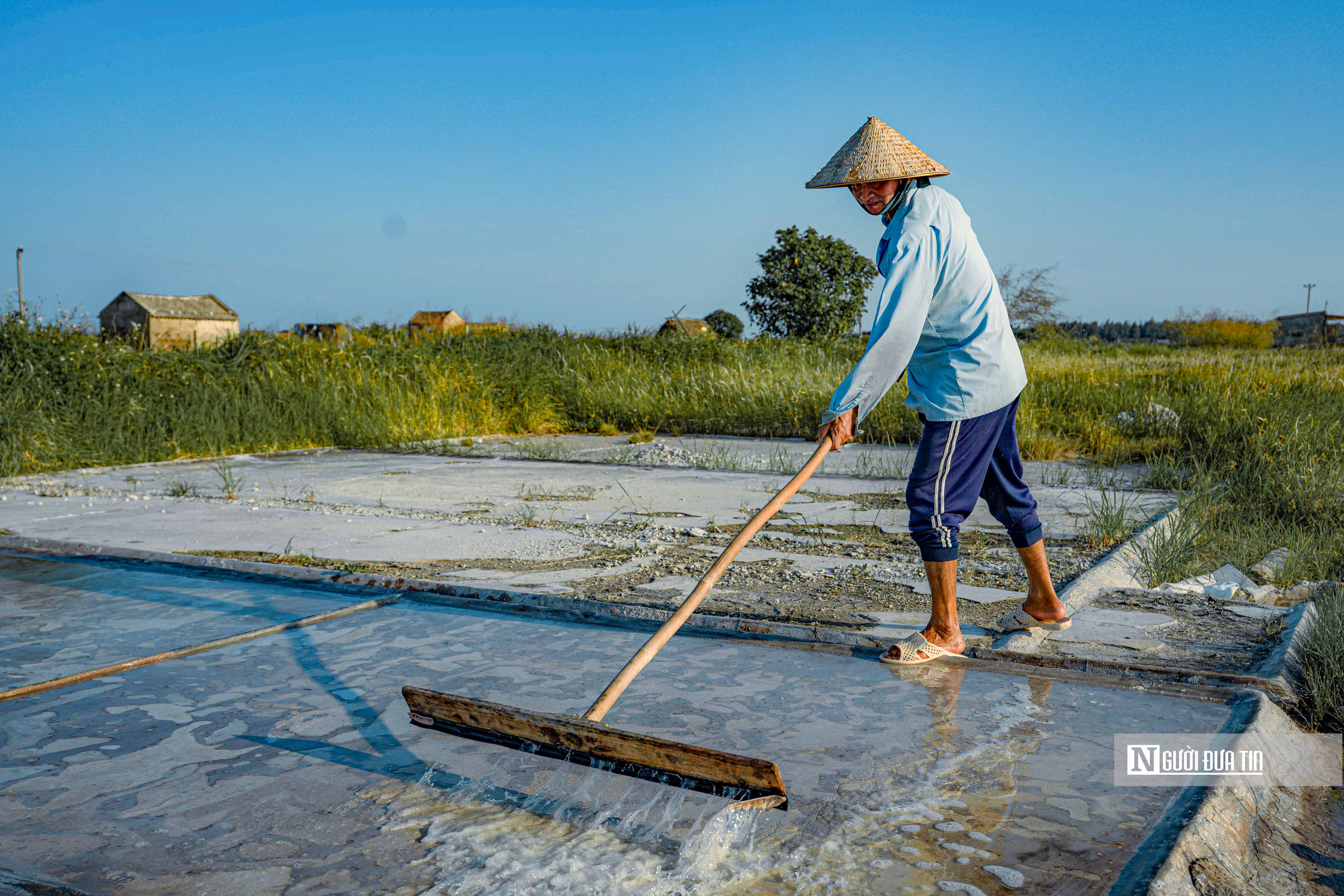 Tiêu dùng & Dư luận - Vựa muối lớn nhất miền Bắc tất bật vào mùa thu hoạch (Hình 7).