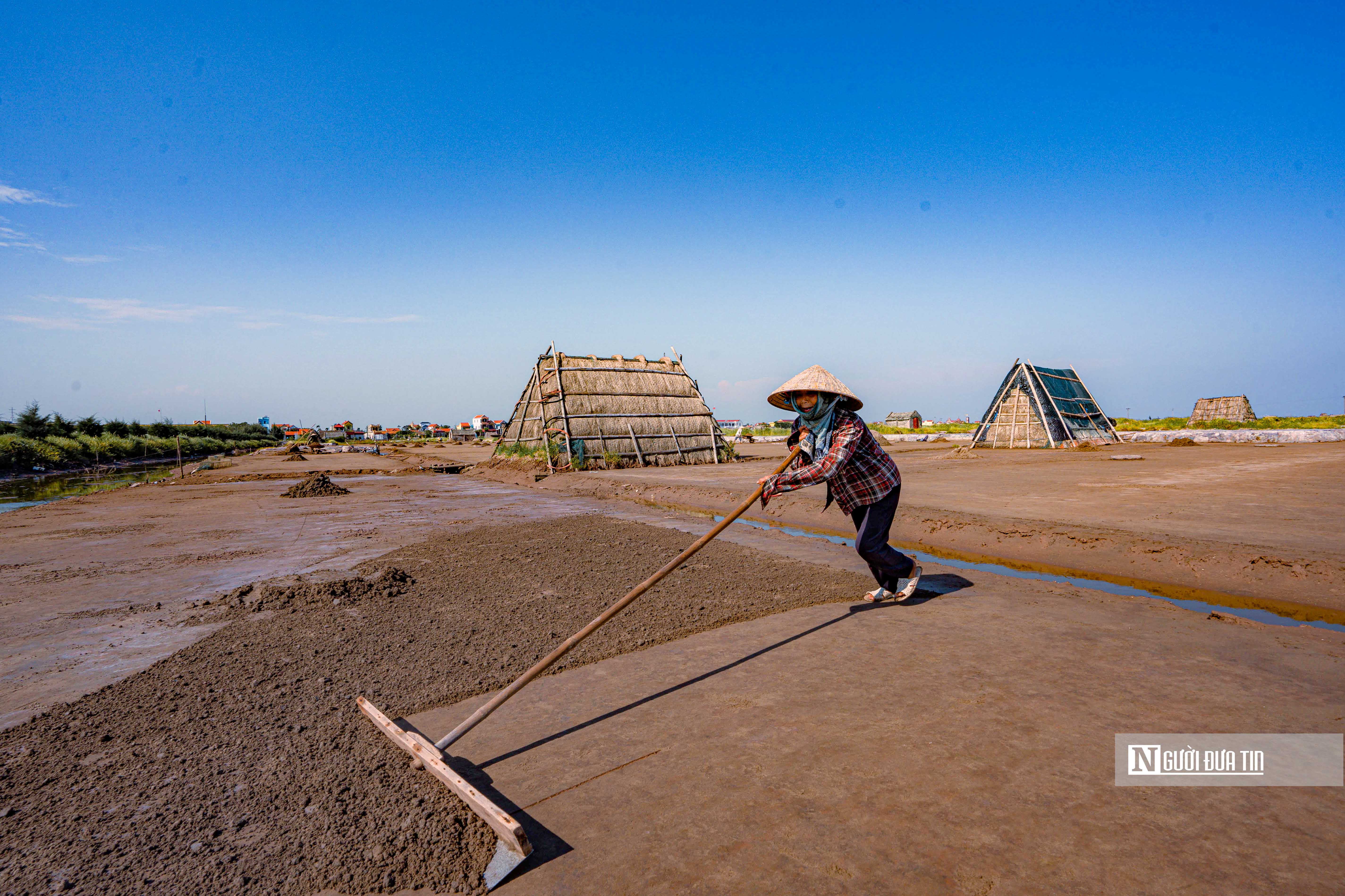 Tiêu dùng & Dư luận - Vựa muối lớn nhất miền Bắc tất bật vào mùa thu hoạch